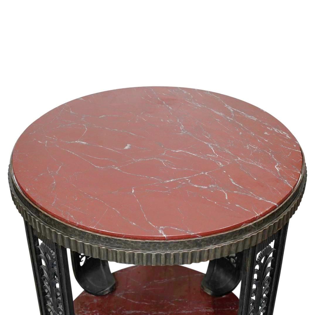 Art Deco Eisen und Rouge Marmor Center Tisch (20. Jahrhundert) im Angebot