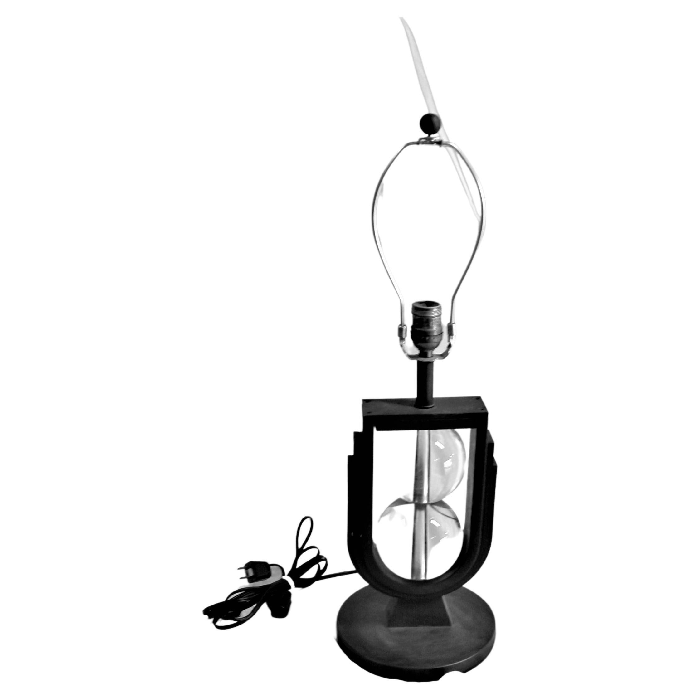 Lampe en fer Art Déco d'après E. Brandt en vente