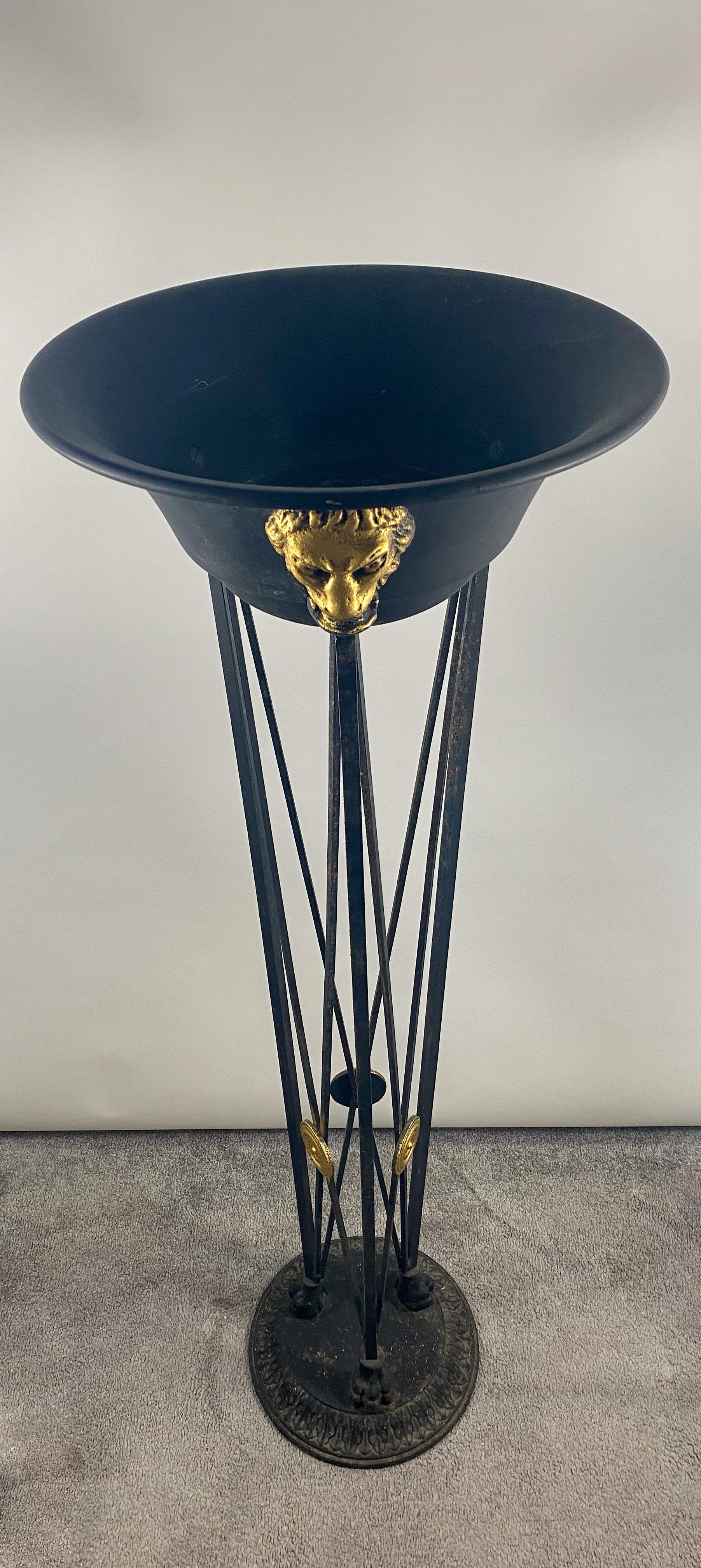 Art Deco Iron Planter Pedestal or Jardiniere After Warren McArthur, a Pair In Good Condition For Sale In Plainview, NY