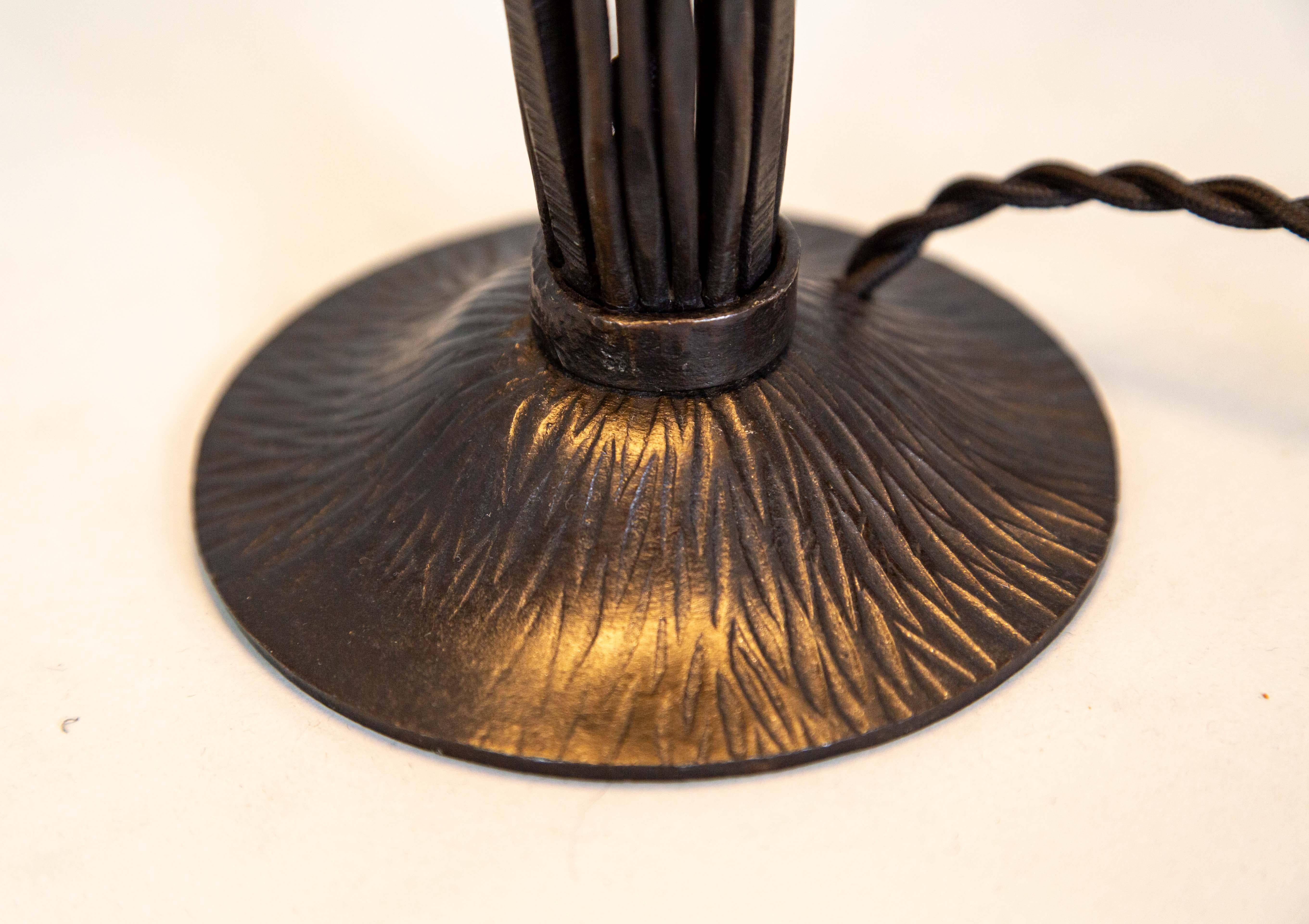 Art-Déco-Tischlampe aus Eisen mit Alabasterschirm aus Eisen von Marcel Vasseur im Angebot 10