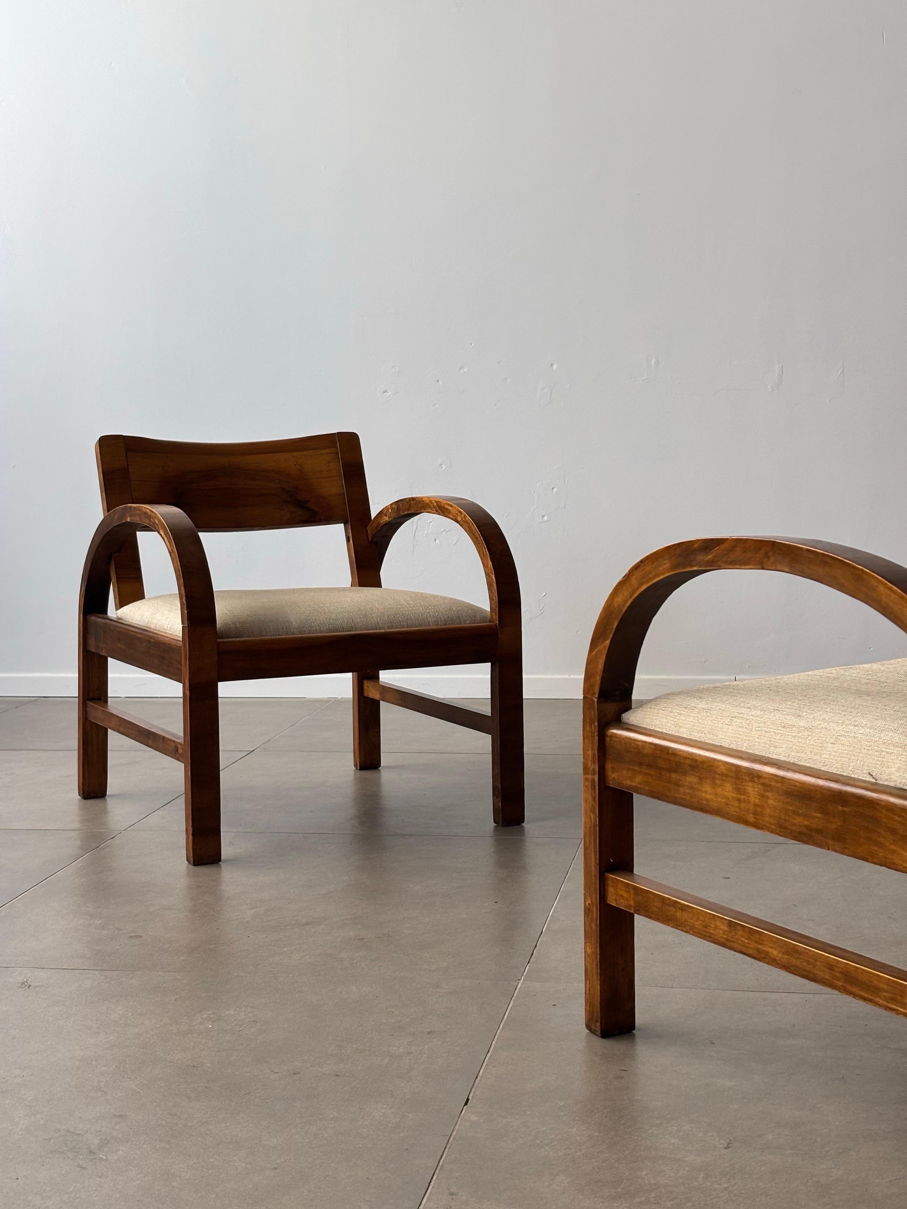 Sillones art déco italianos, madera curvada y tela beige, años 50 Italia en Bastante bueno estado para la venta en Tel Aviv-Yafo, Tel Aviv District