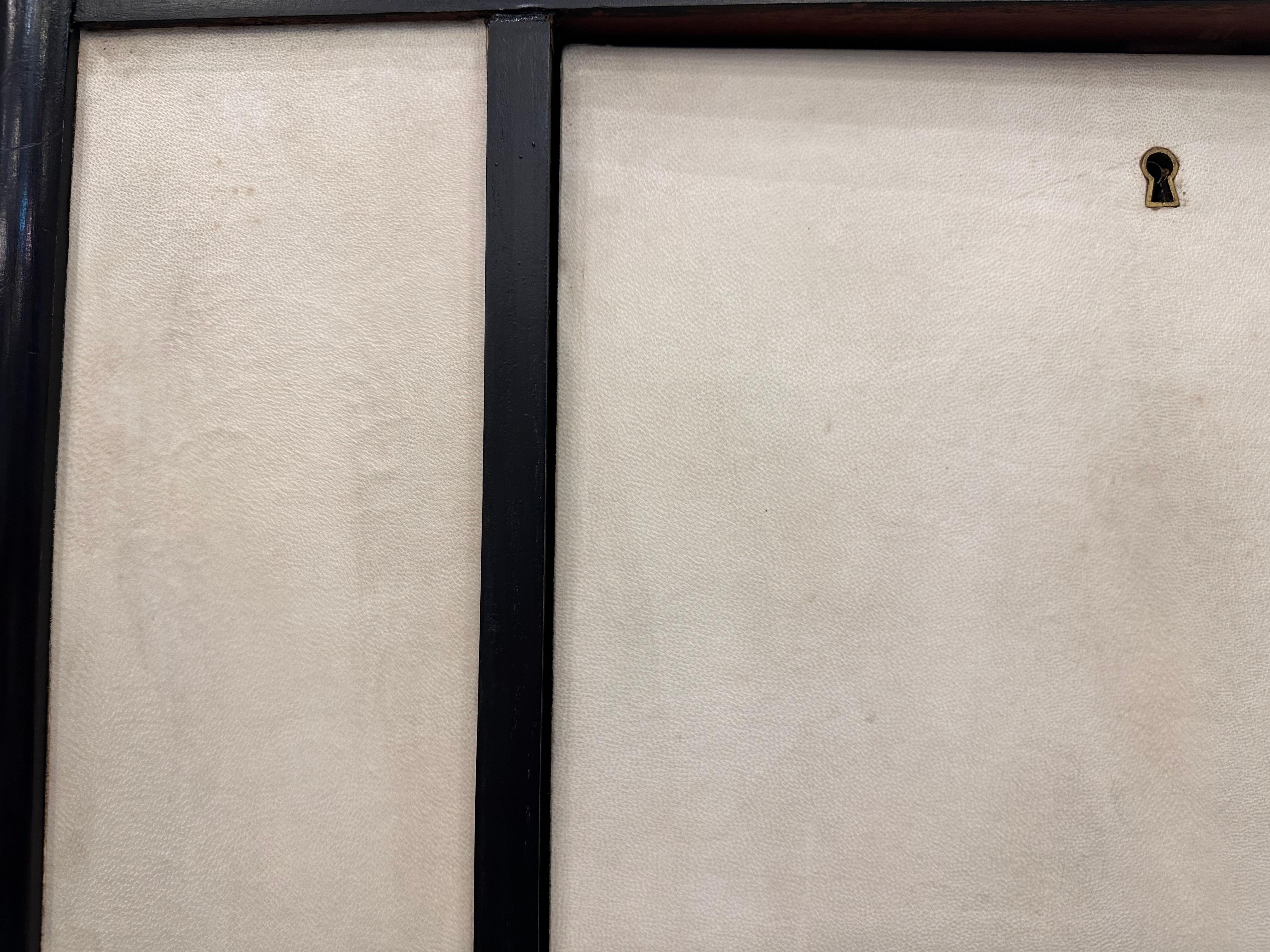 Art déco italien noir et blanc couple de Cabinets -Secrétaires Paolo Buffa en vente 12