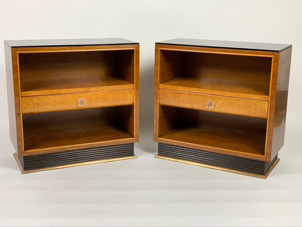 Pair of 1930s Italian bedside tables or side table in walnut and bird eyes maples two open spaces for books and magazines with a drawer in the center that can be opened using brass and plexiglass handles. The top in black glass, the horizontally