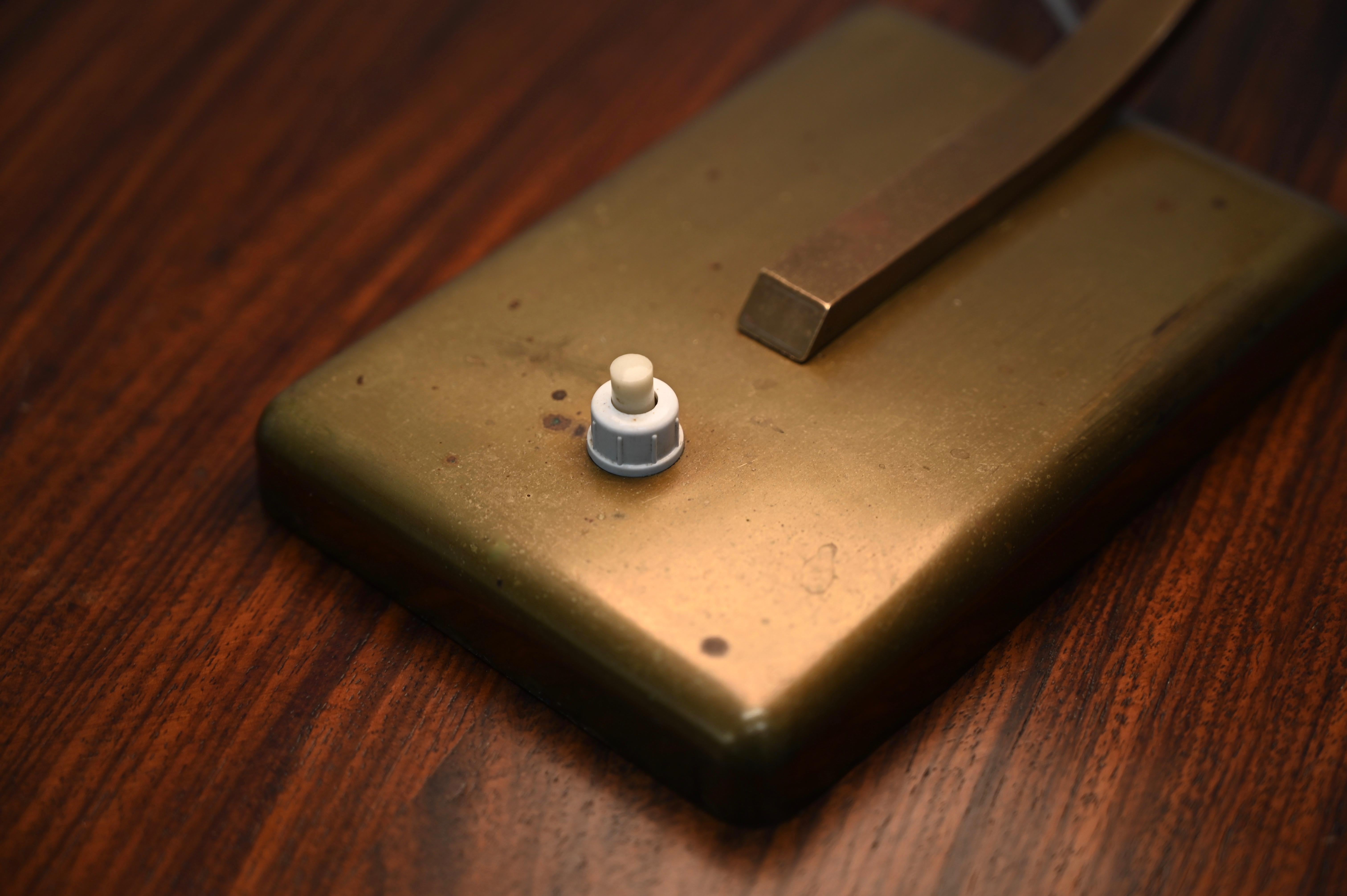 Lampe de table réglable Art déco italienne en laiton et verre opalin, Italie, années 1930 en vente 2