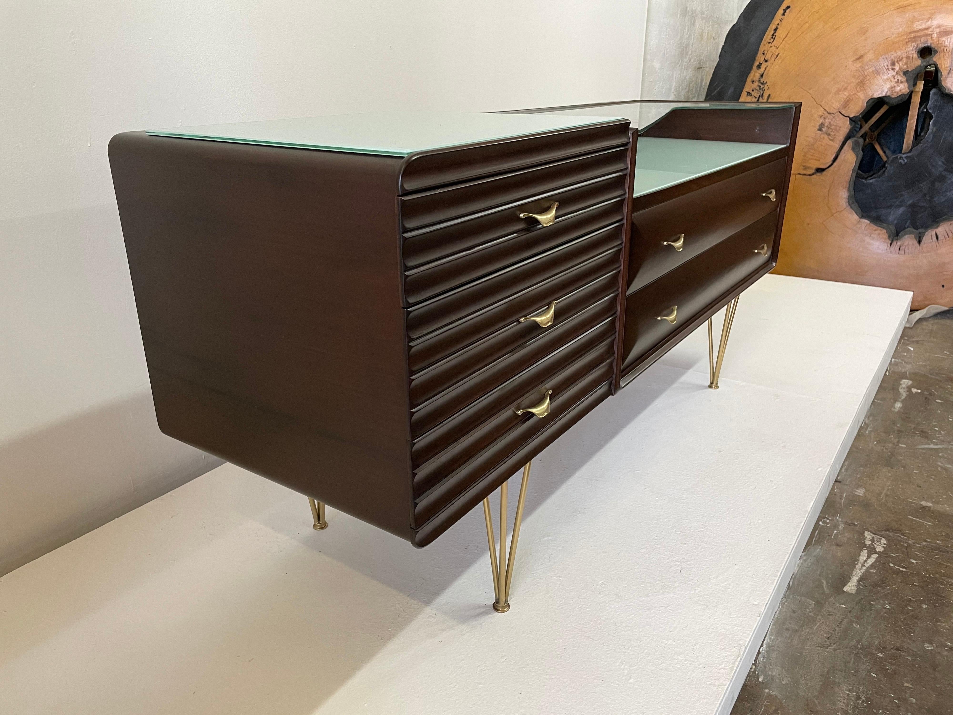 This is a truly stunningly rare cabinet with ribbed front cabinets, reverse painted plateaus in soft robins egg blue. The Hairpin brass legs and original brass pulls are hardly ever seen and this cabinet is in amazing condition. Top glass shelf is