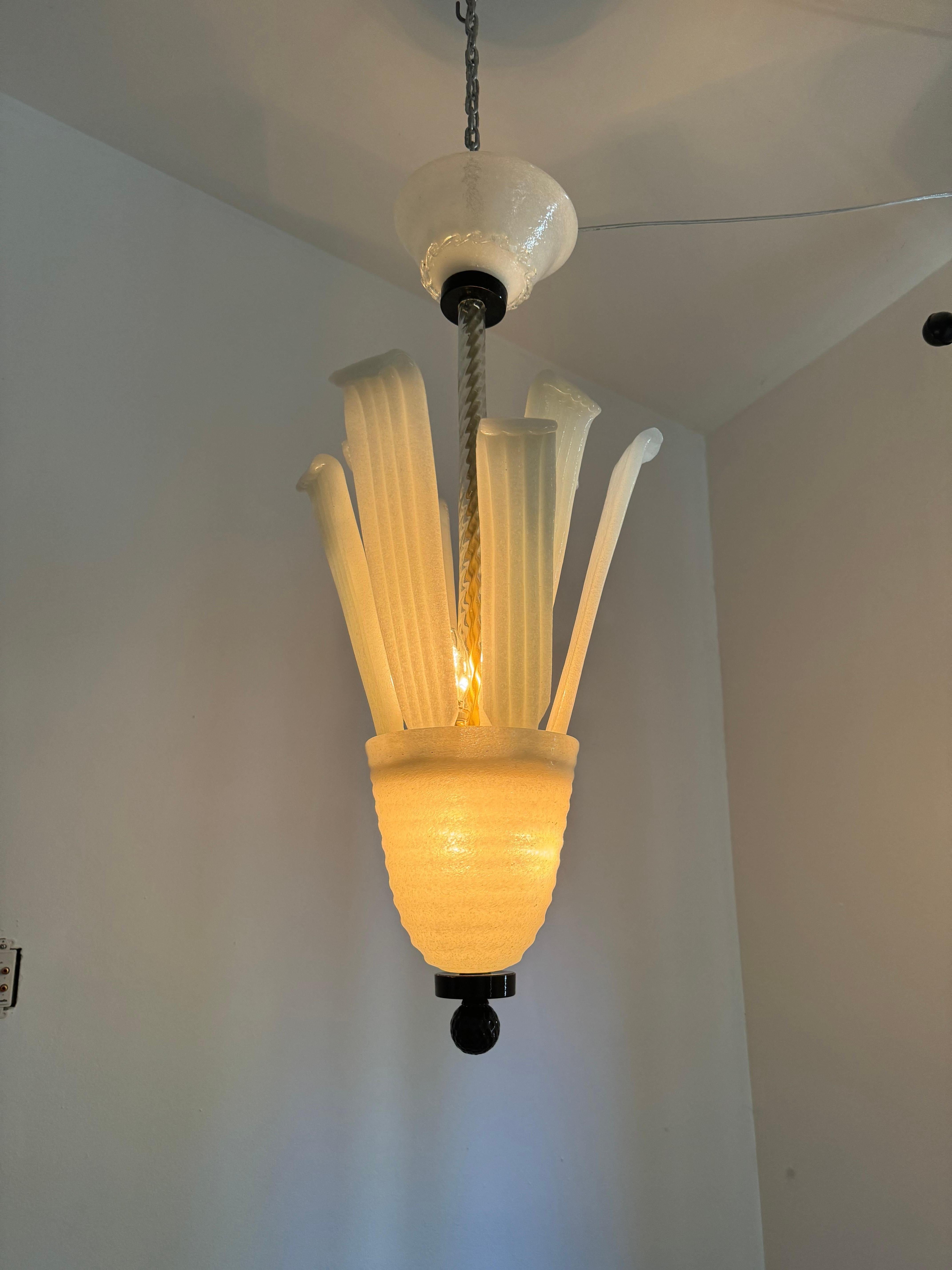 Mid-20th Century Art Deco Italian Chandelier in Murano Glass. circa 1930