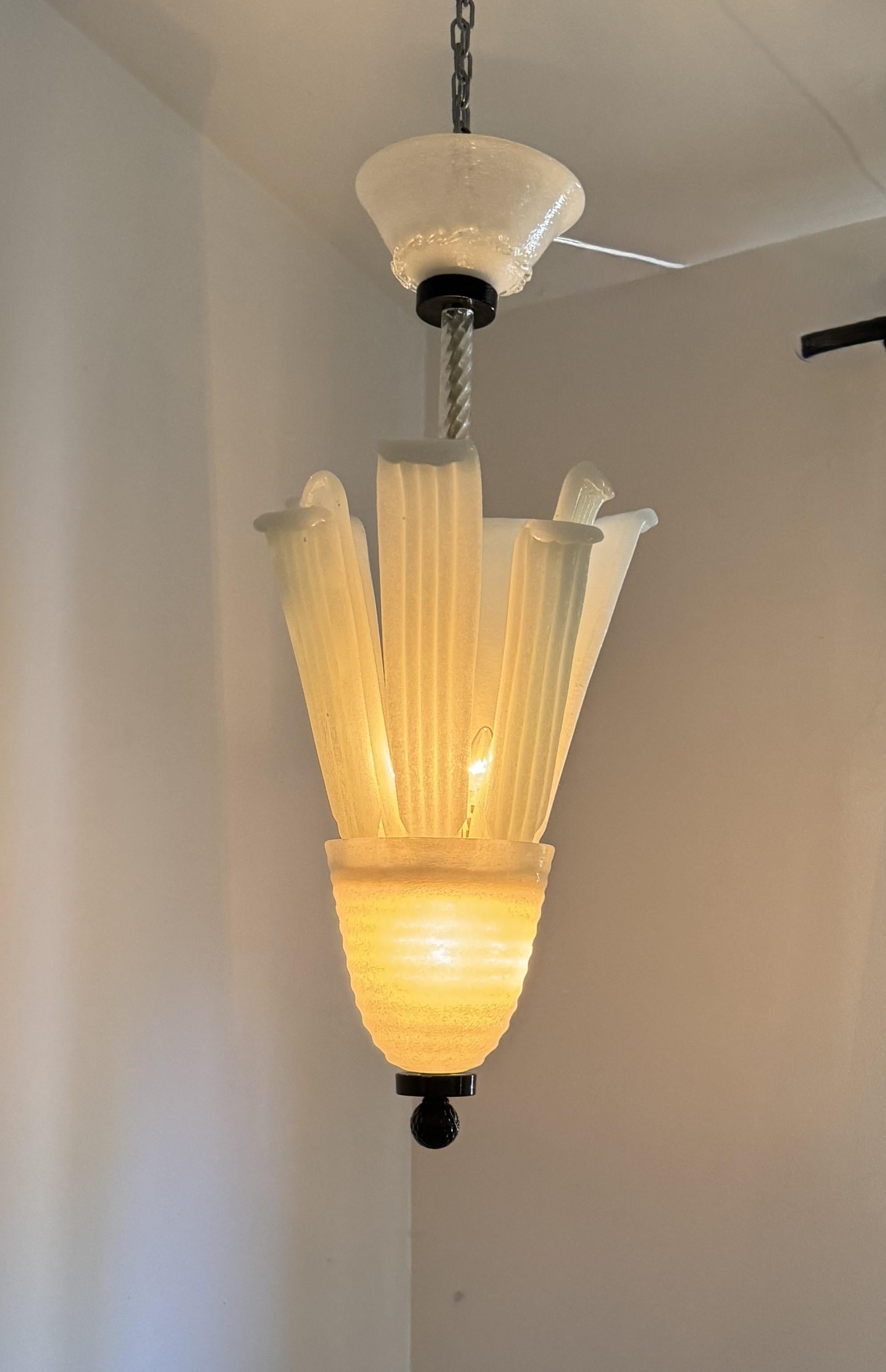 Art Deco Italian Chandelier in Murano Glass. circa 1930 1
