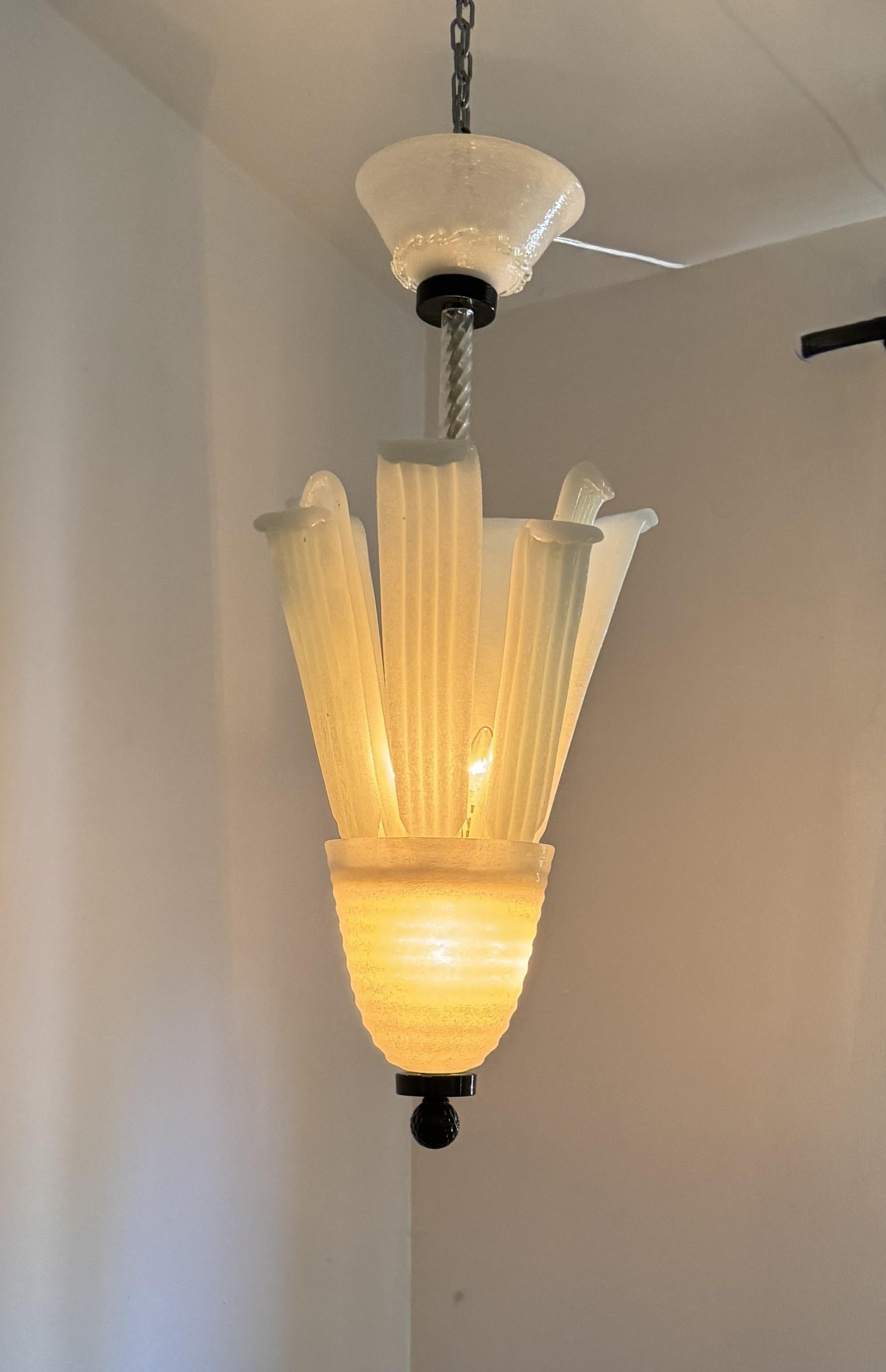 Art Deco Italian Chandelier in Murano Glass. circa 1930 For Sale 1