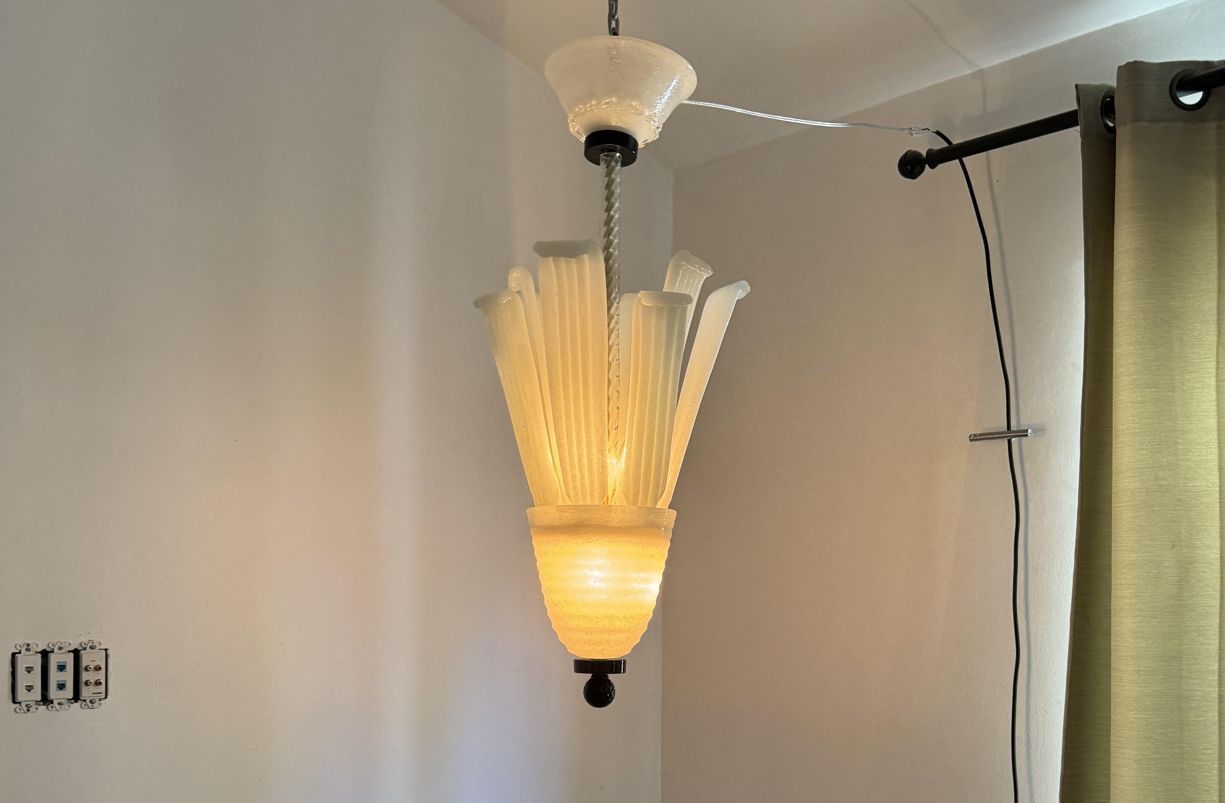 Art Deco Italian Chandelier in Murano Glass. circa 1930 2