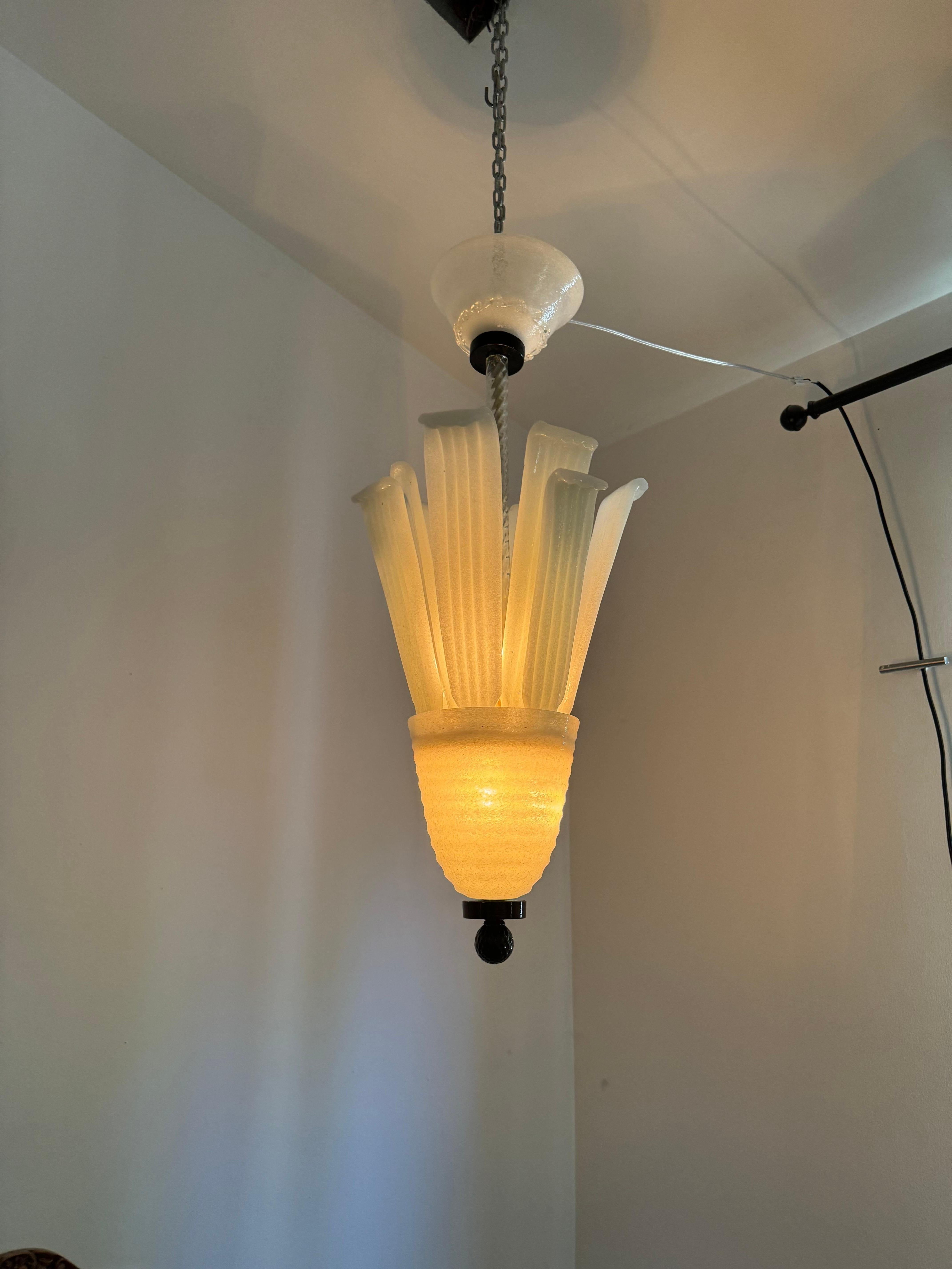 Art Deco Italian Chandelier in Murano Glass. circa 1930 3