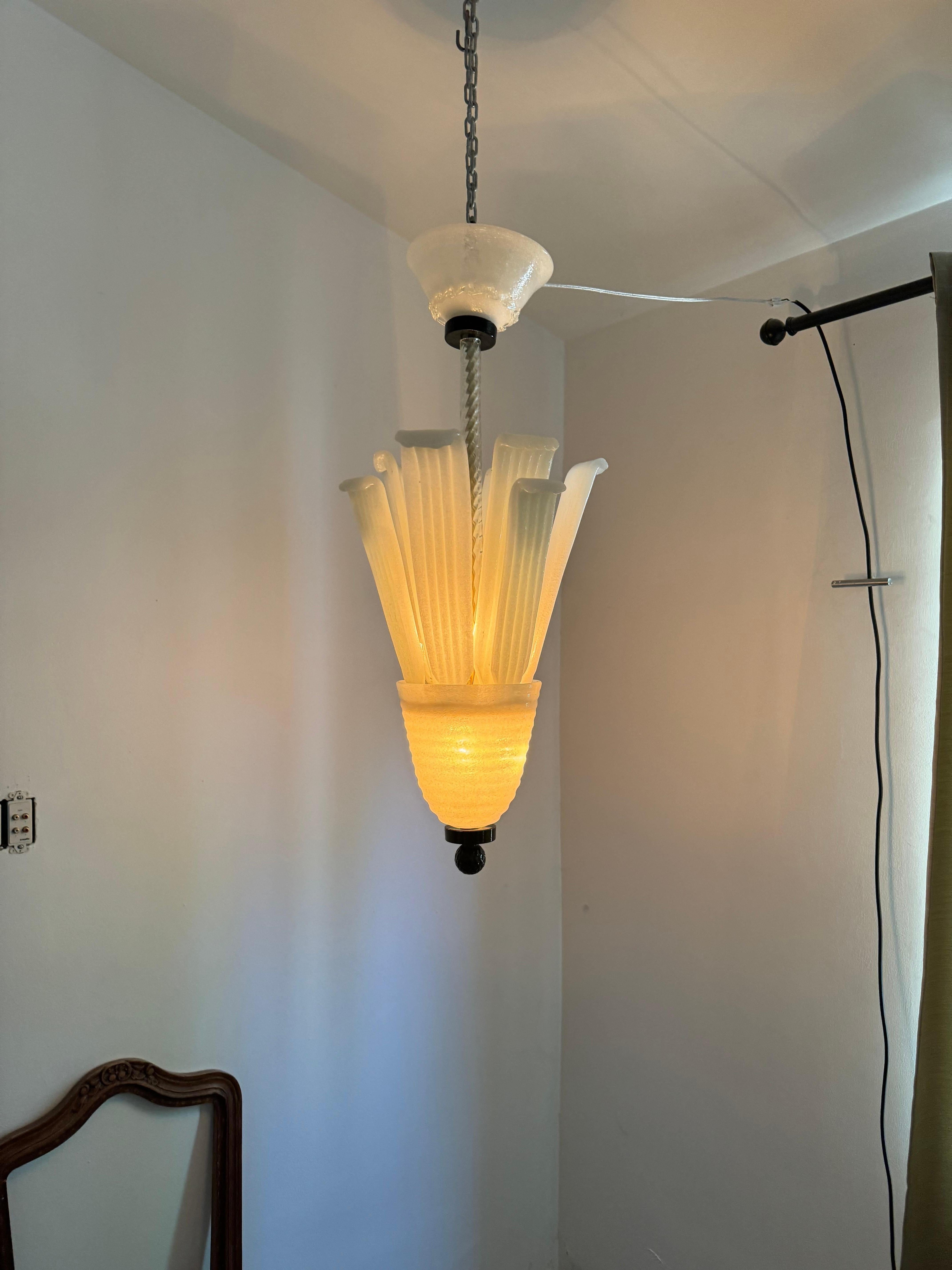 Art Deco Italian Chandelier in Murano Glass. circa 1930 4