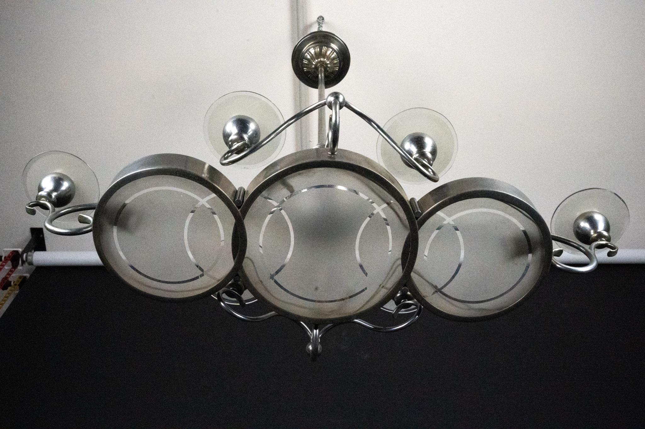 Lampadario italiano Art Déco in ottone nichelato e vetro smerigliato, anni '30 In condizioni buone in vendita a Catania, CT