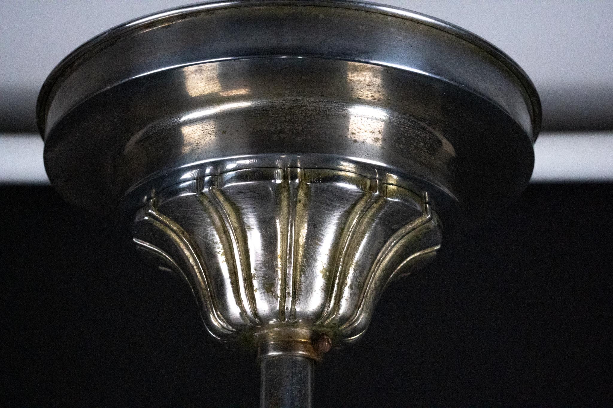 Lampadario italiano Art Déco in ottone nichelato e vetro smerigliato, anni '30 in vendita 3