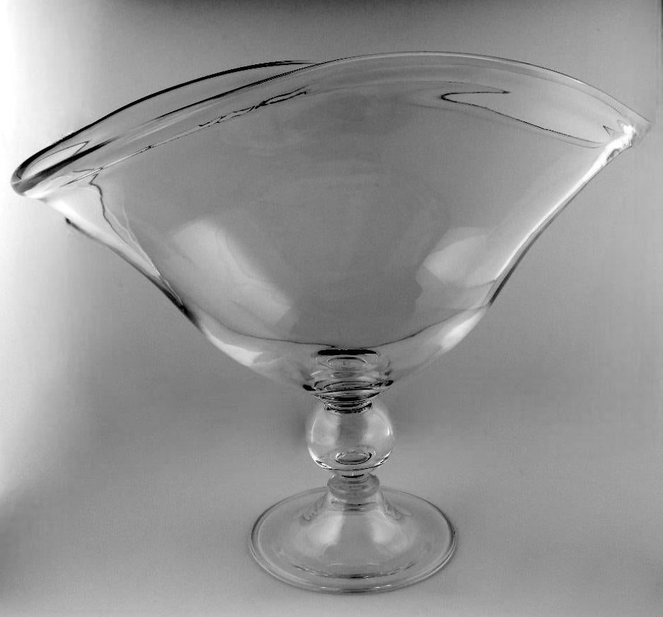 20th Century Art Deco Italian Crystal Table Centerpiece Completely Smooth For Sale