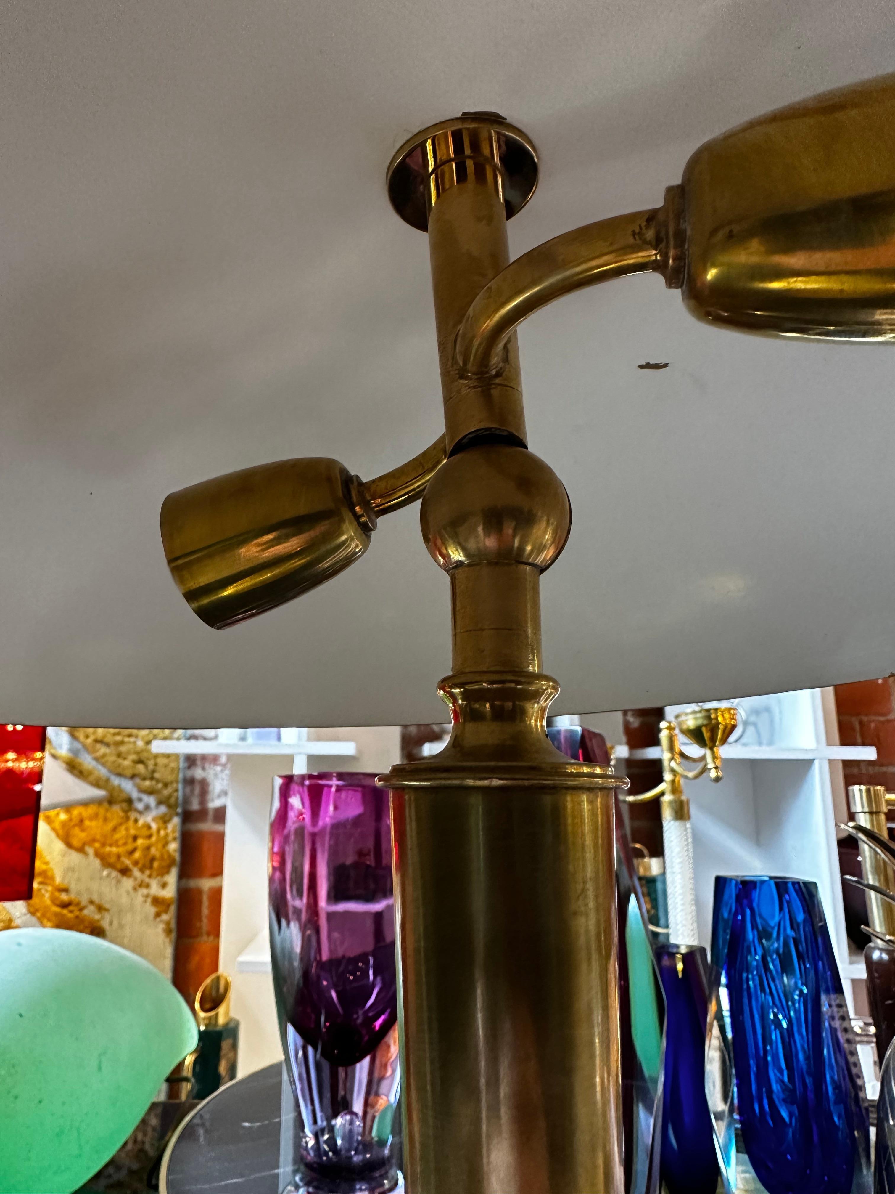 Milieu du XXe siècle Lampe italienne art déco en laiton 1960 en vente