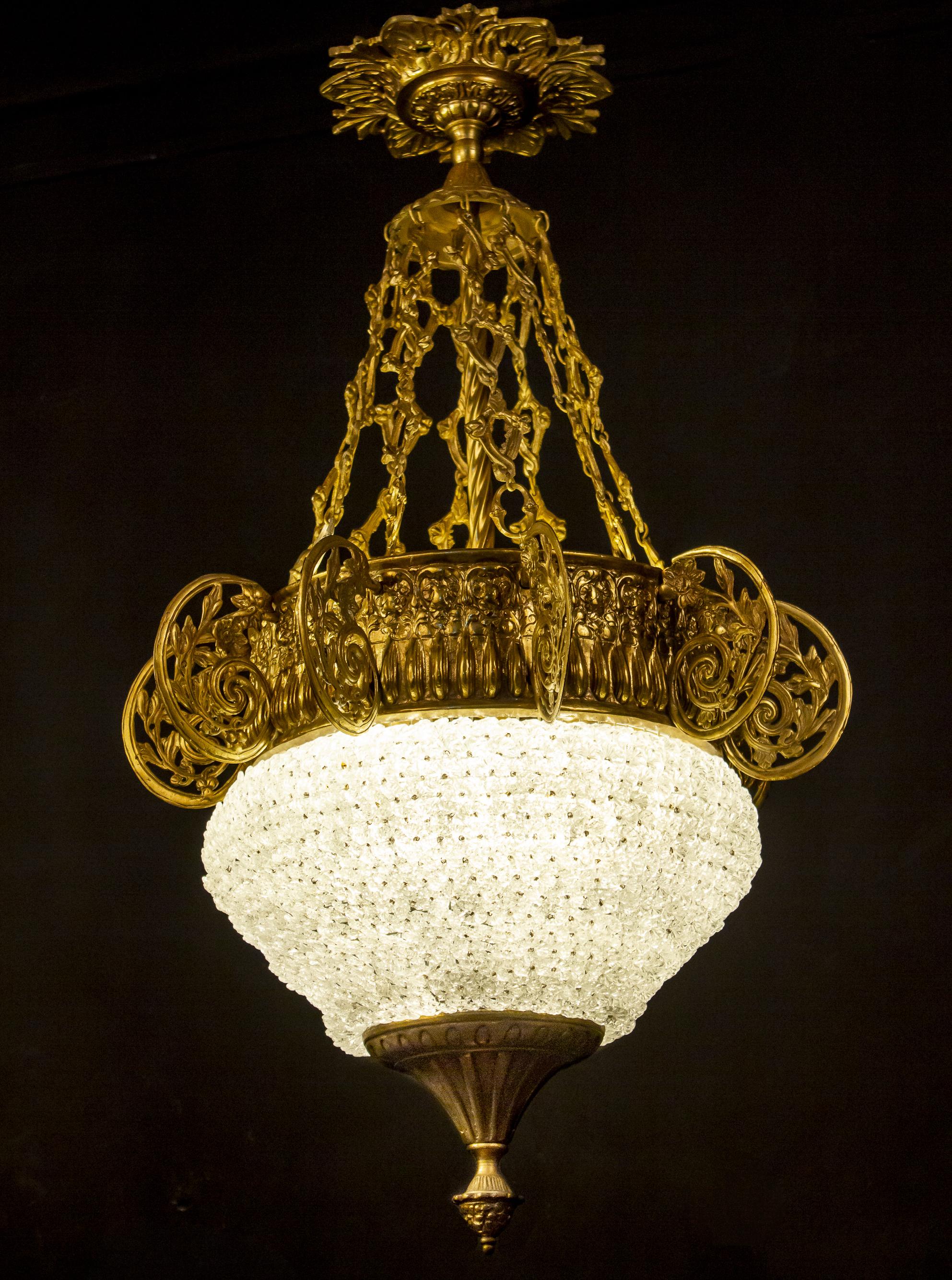 Highly decorative Ormolu mounted art deco chandelier, centered by hundreds of delicious small hand blown murano glass flowers. Beautiful scrolled ormolu elements and chain terminating in a finely decorated canopy.
Six E27 light bulbs suitable for