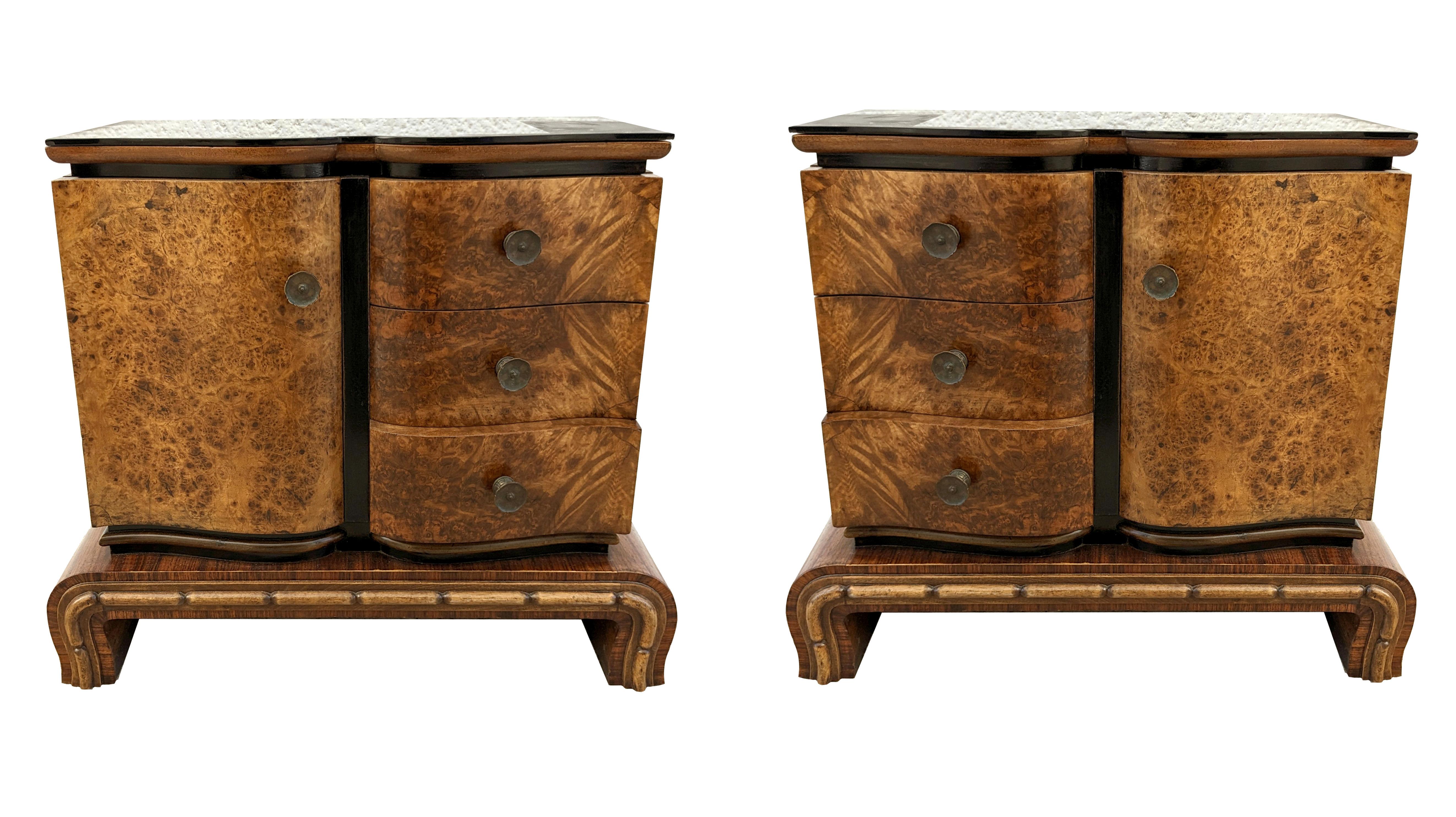 20th Century Art Deco Italian Pair of Matching Bedside Cabinet, Nightstands in Walnut, c1930 For Sale