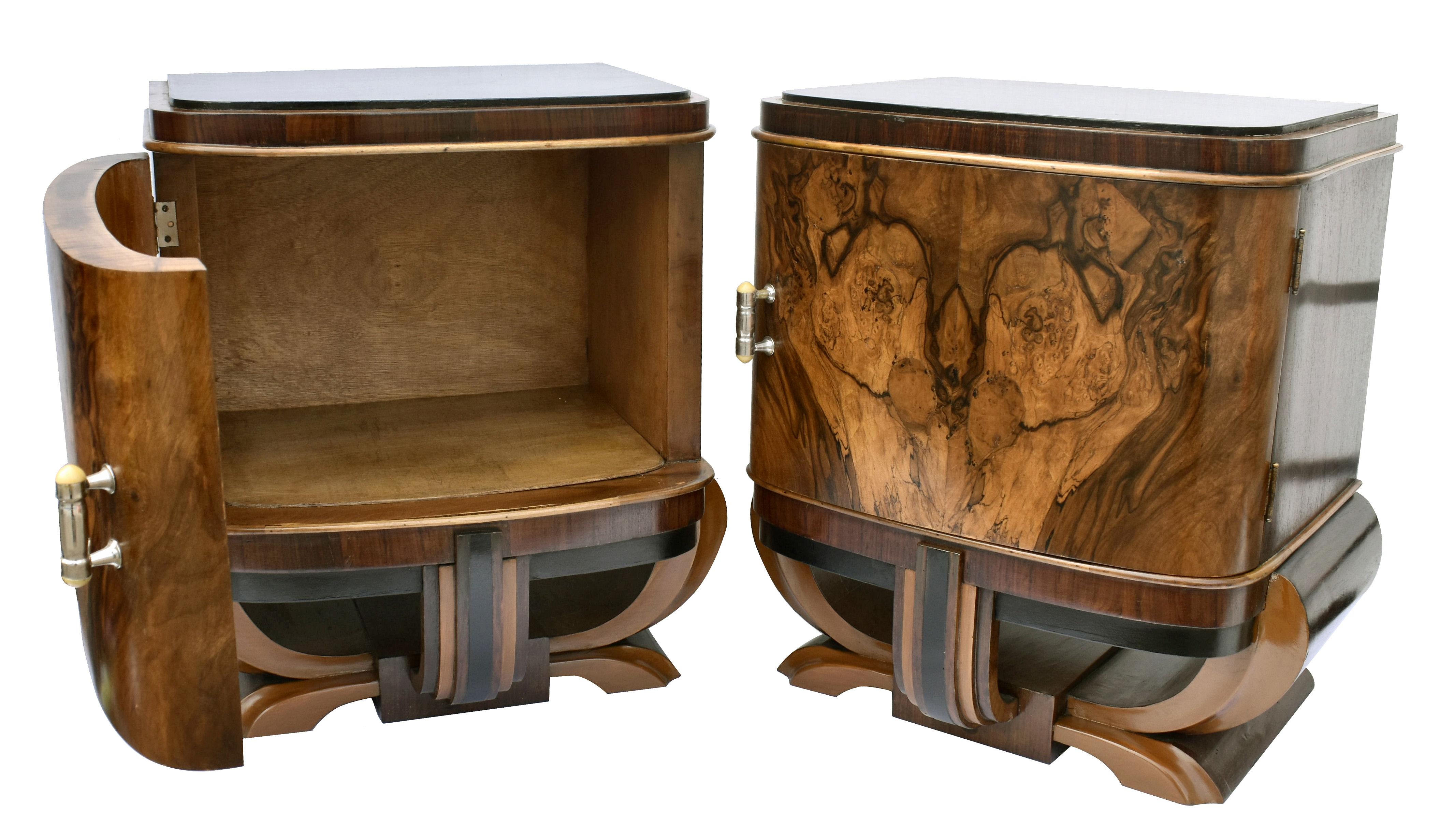 Walnut Art Deco Italian Pair of Matching Bedside Table Cabinets Night Stands, c1930