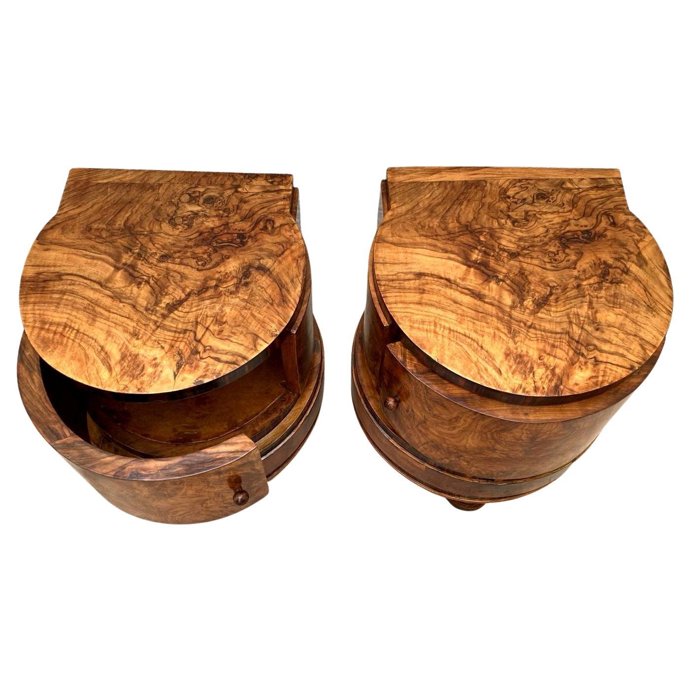 Coppia di comodini a forma di tamburo in noce Art Déco italiano In condizioni buone in vendita a Devon, England