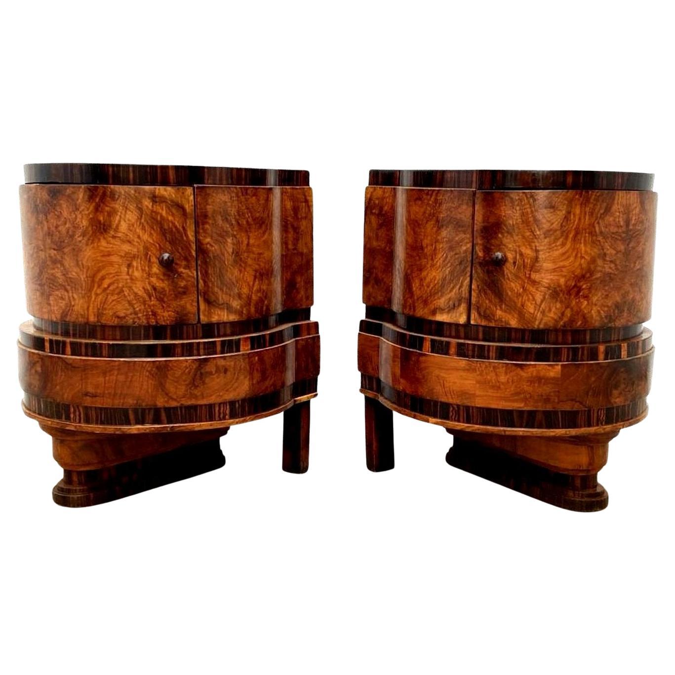 Coppia di comodini a forma di tamburo in noce Art Déco italiano in vendita 2