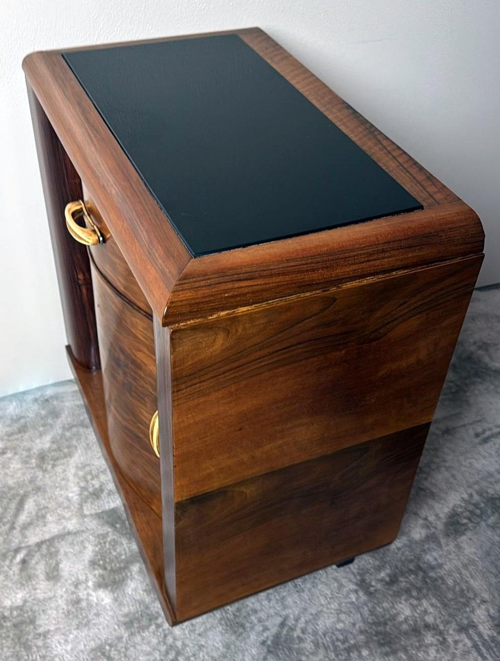 Paar italienische Art-Déco-Nachttische mit schwarzen Glasplatten, Art déco 3
