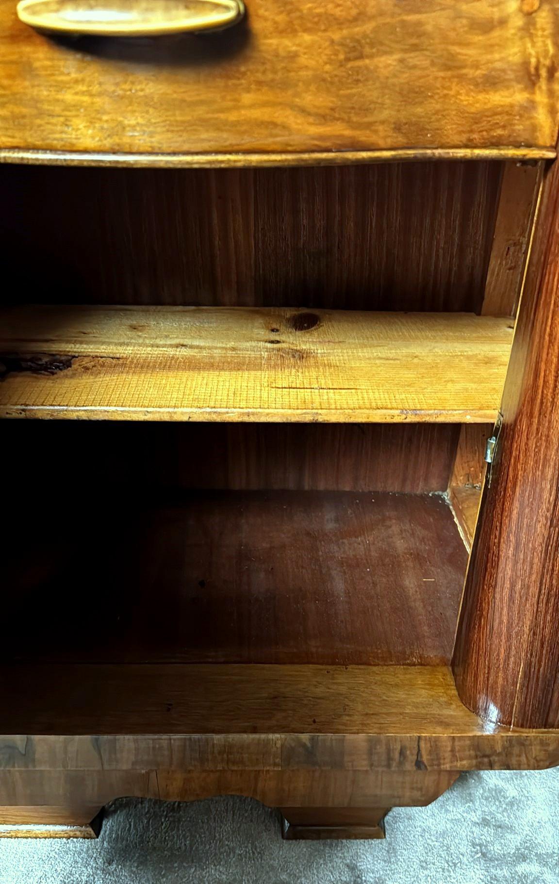 Paar italienische Art-Déco-Nachttische mit schwarzen Glasplatten, Art déco 6