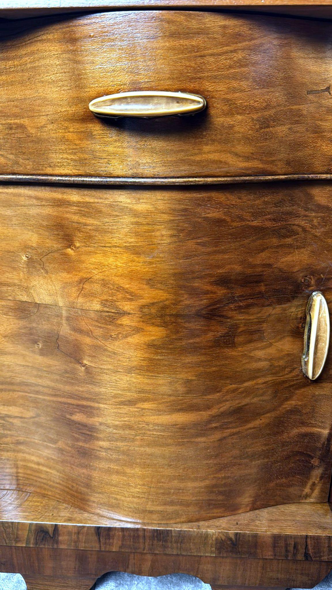 Paar italienische Art-Déco-Nachttische mit schwarzen Glasplatten, Art déco 7