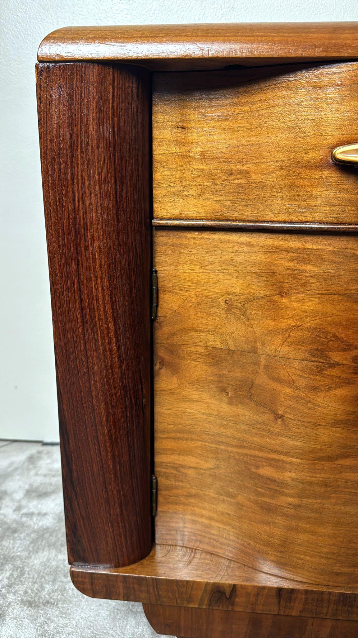 Paar italienische Art-Déco-Nachttische mit schwarzen Glasplatten, Art déco 8