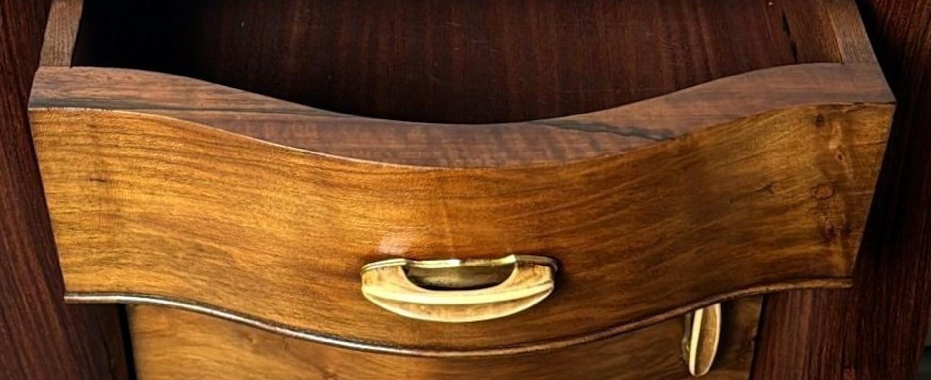 Paar italienische Art-Déco-Nachttische mit schwarzen Glasplatten, Art déco 9