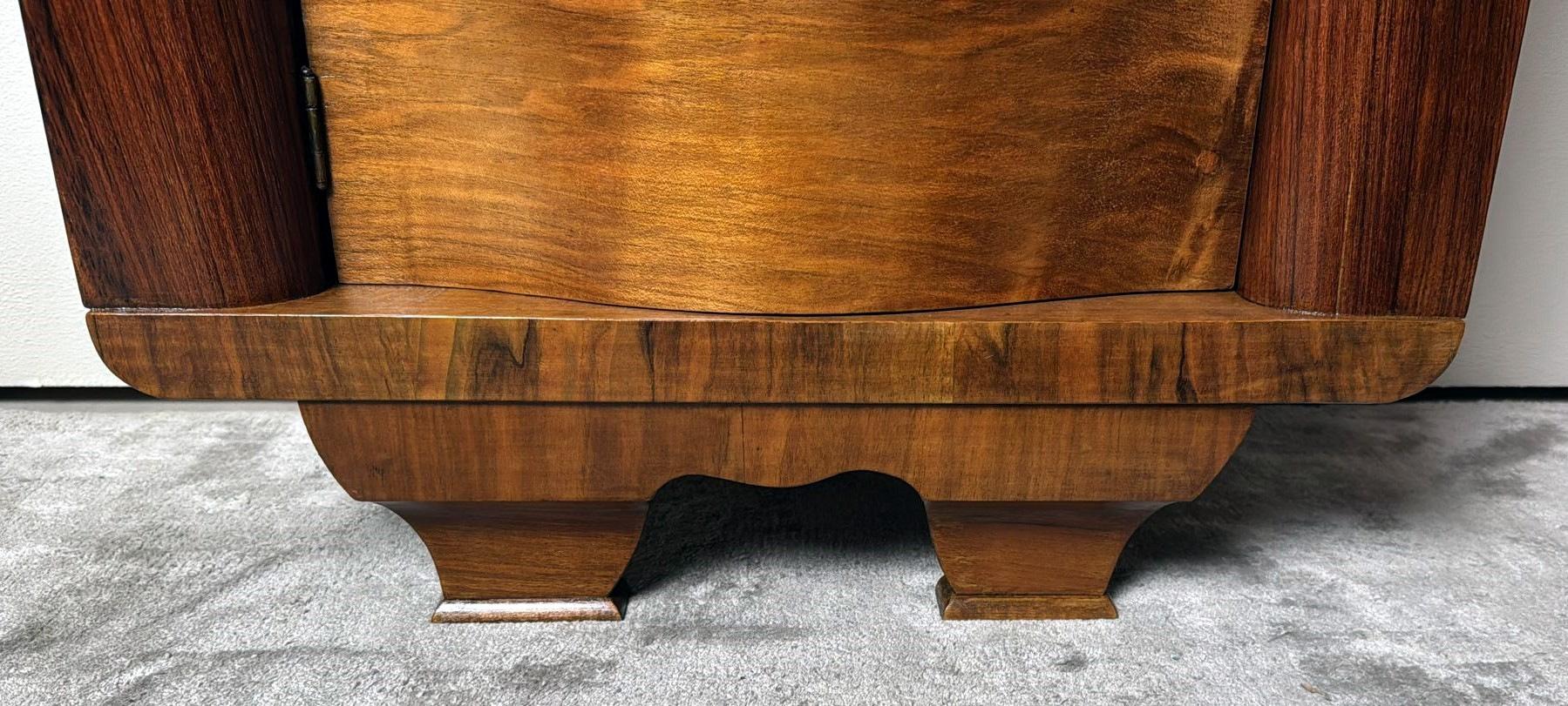 Paar italienische Art-Déco-Nachttische mit schwarzen Glasplatten, Art déco 10