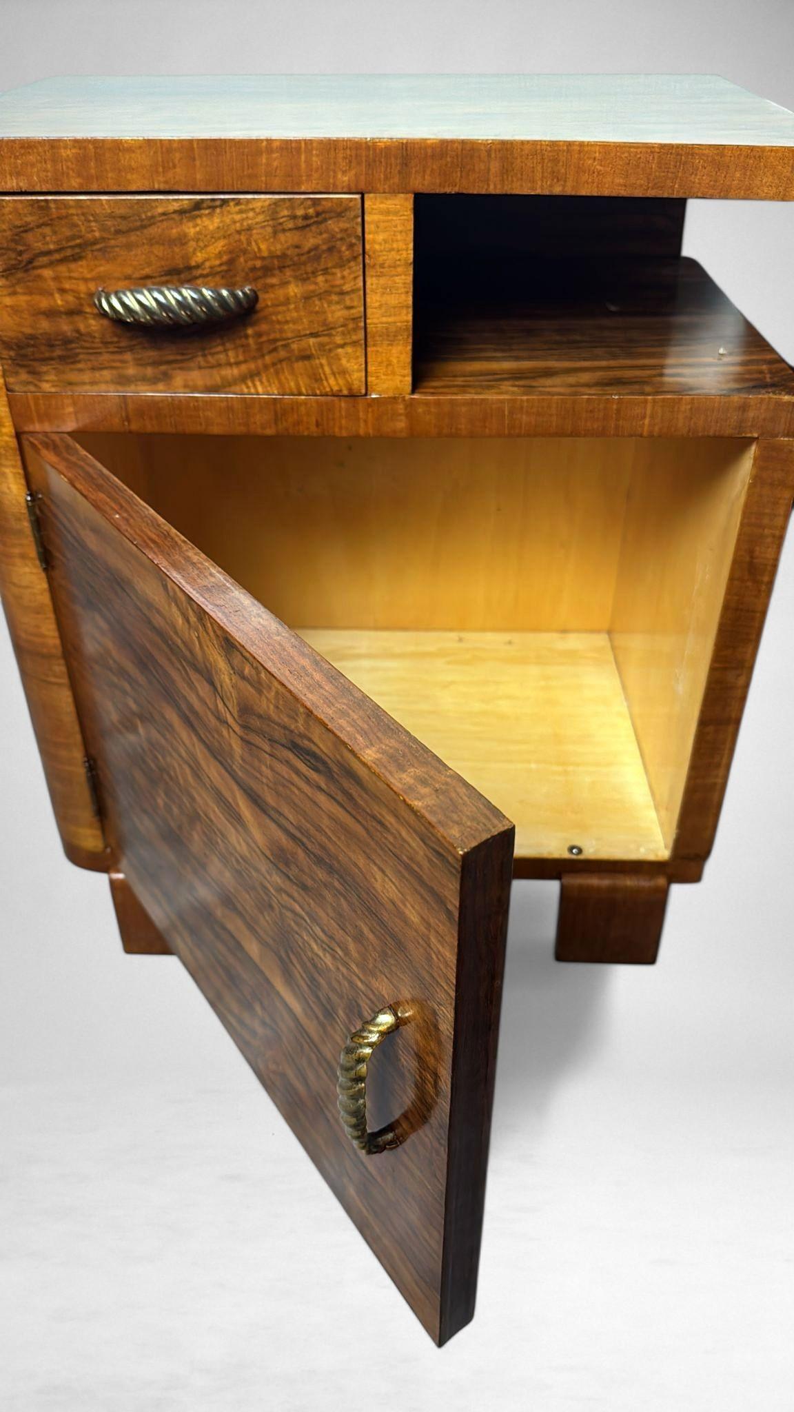 Art Deco Italian Pair Of Walnut Nightstands For Sale 5