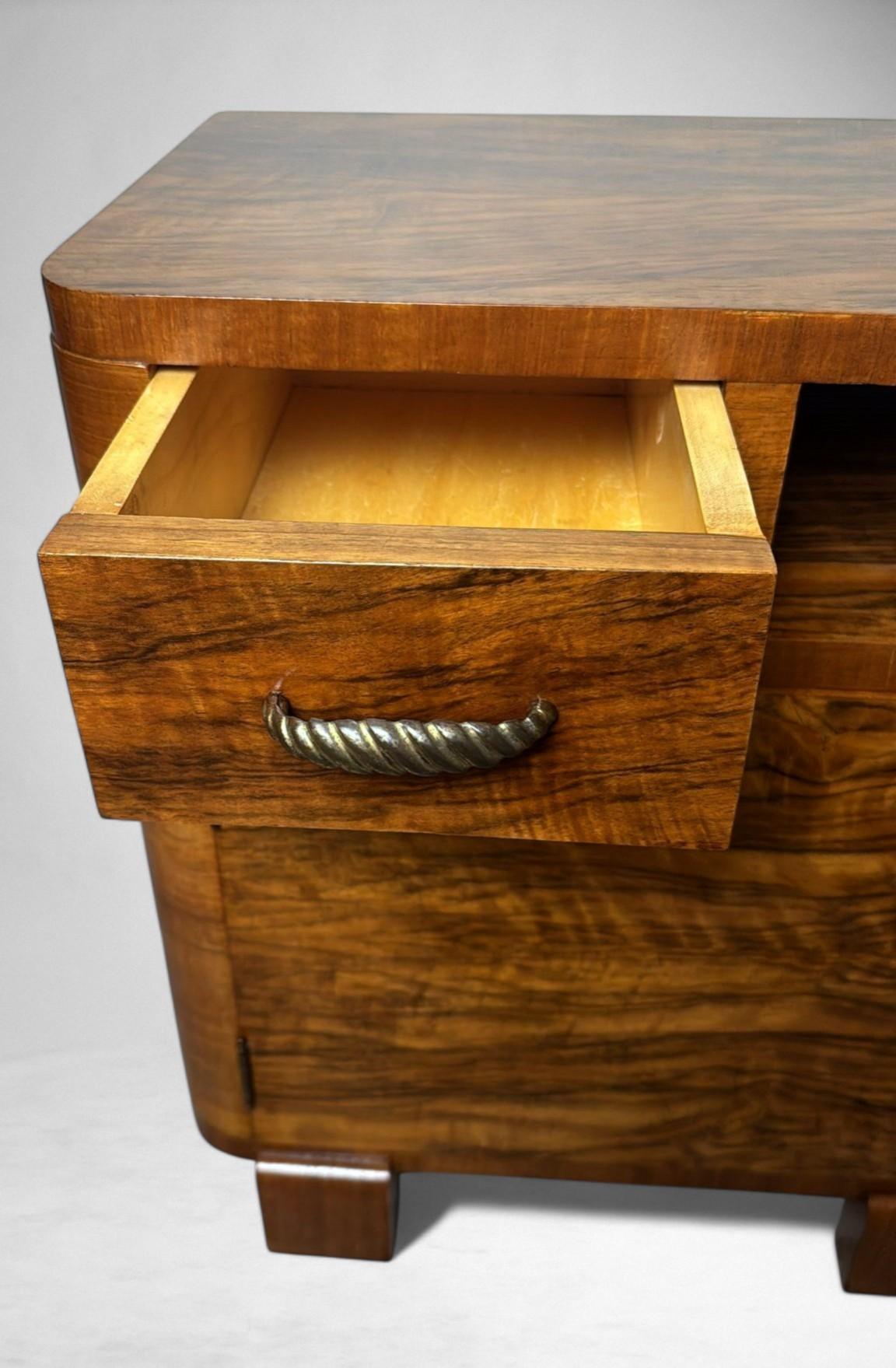 Art Deco Italian Pair Of Walnut Nightstands For Sale 6