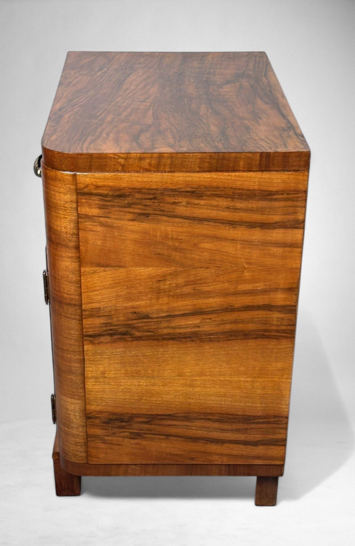 Art Deco Italian Pair Of Walnut Nightstands For Sale 11