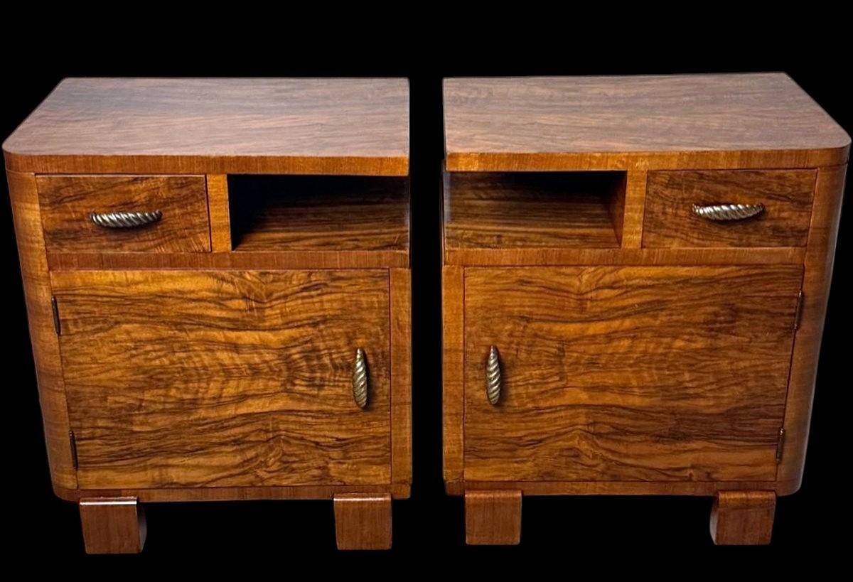 Elegant and refined pair of Italian walnut nightstands, crafted between 1930 and 1935 in an artisanal workshop in Cantù, a town in the Lombardy region, province of Como. Each nightstand features an open compartment beneath the top surface and a