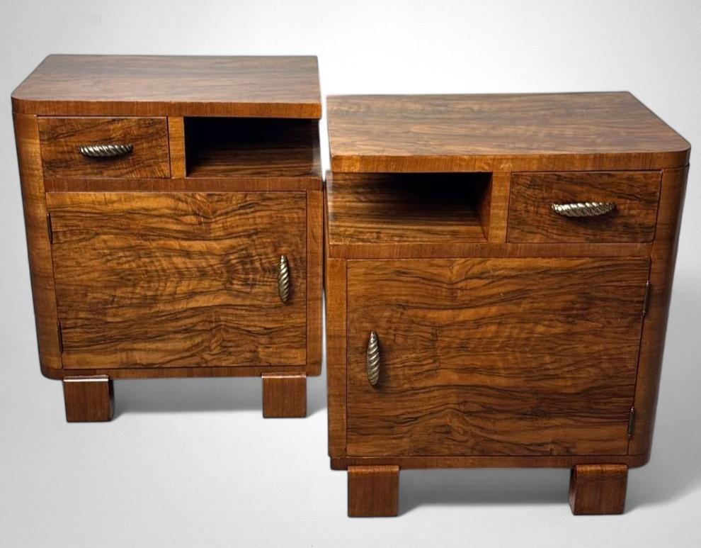 Art Deco Italian Pair Of Walnut Nightstands In Good Condition For Sale In Prato, Tuscany