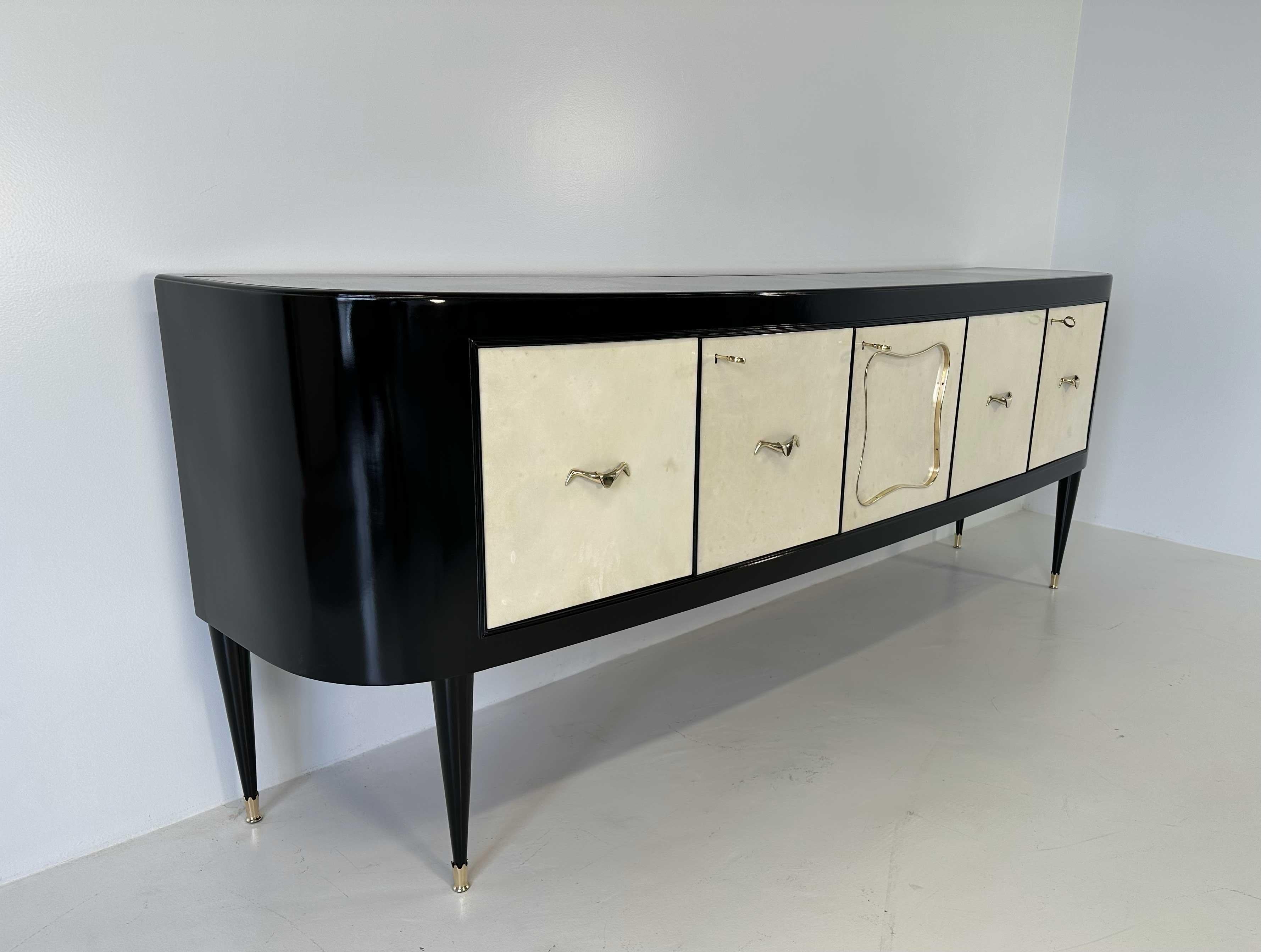 Sideboard und Bar aus italienischem Pergament und schwarzem Lack im Art déco-Stil, 1950 im Zustand „Gut“ im Angebot in Meda, MB