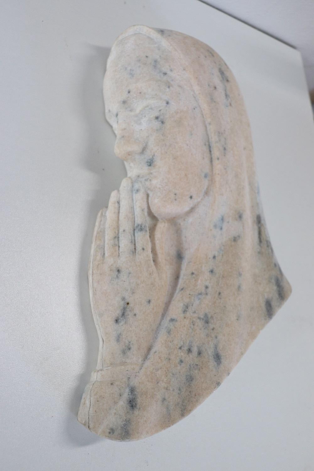 Refined sculpture in Portugal pink marble. Great artistic quality, not signed. Face of the virgin Mary in prayer. Work of the Art Deco period. 
 