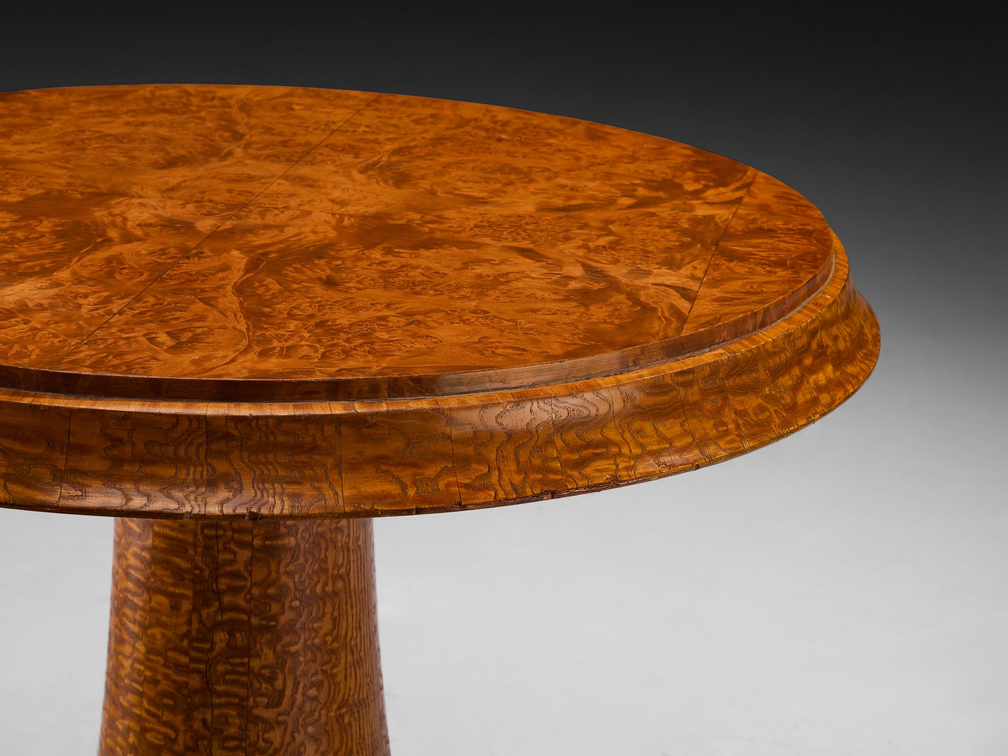Mesa Auxiliar Art Decó Italiana de Madera Burl mediados del siglo XX en venta