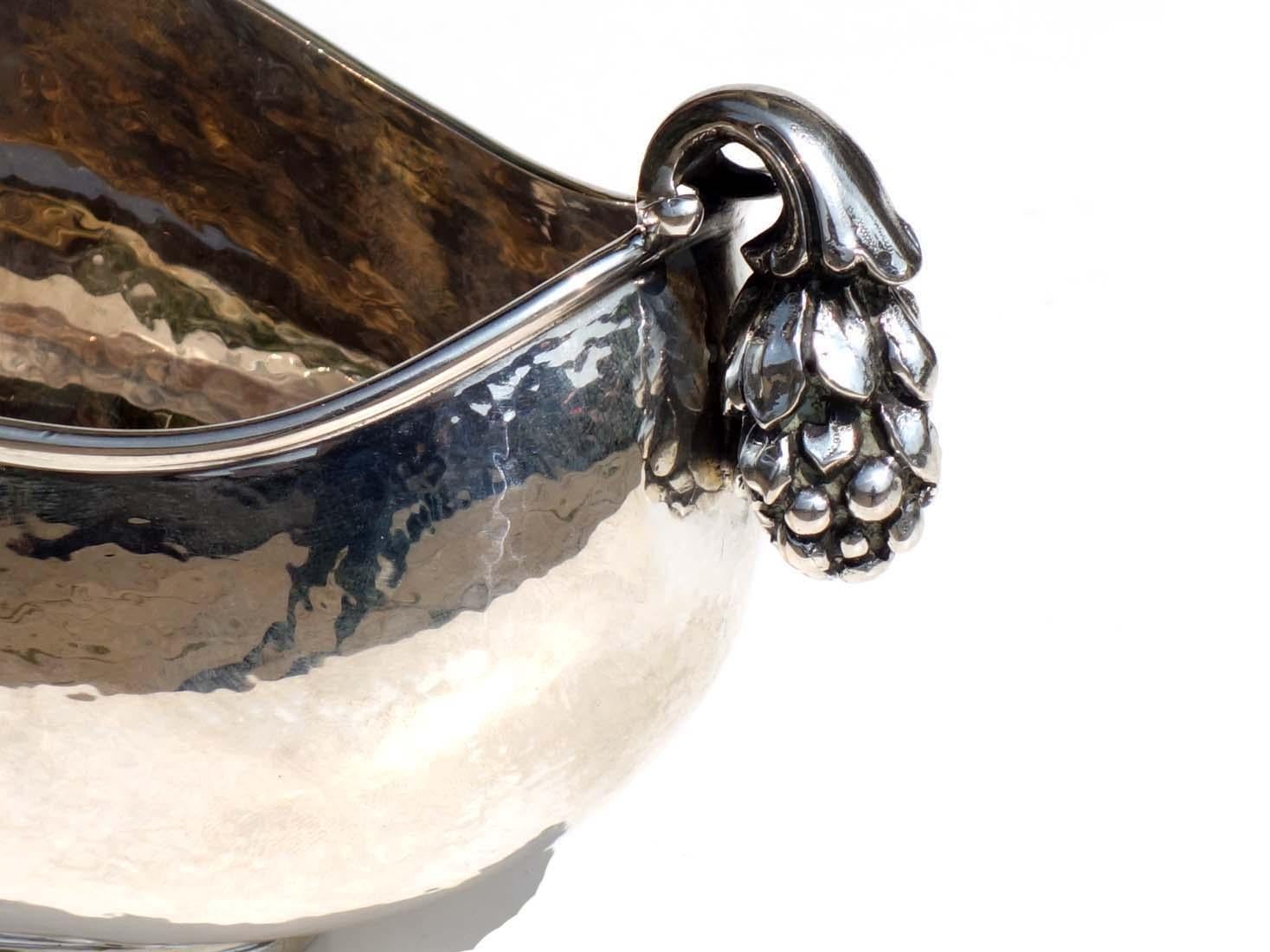 Art Deco silver cachepot
Perfect Condiction
weight: 820 gm.