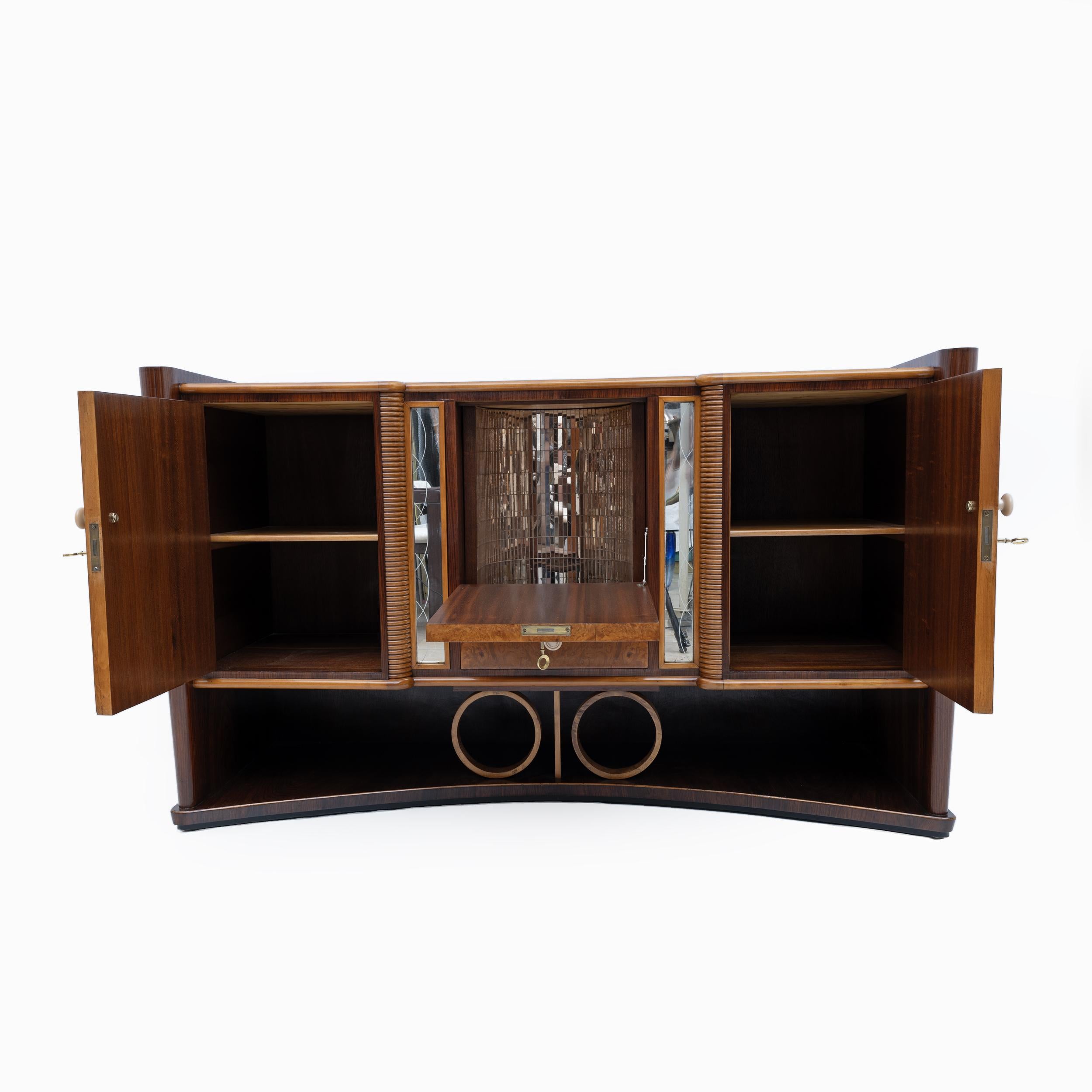 Art Decò Italian Walnut and Maple Sideboard, 1930s For Sale 2