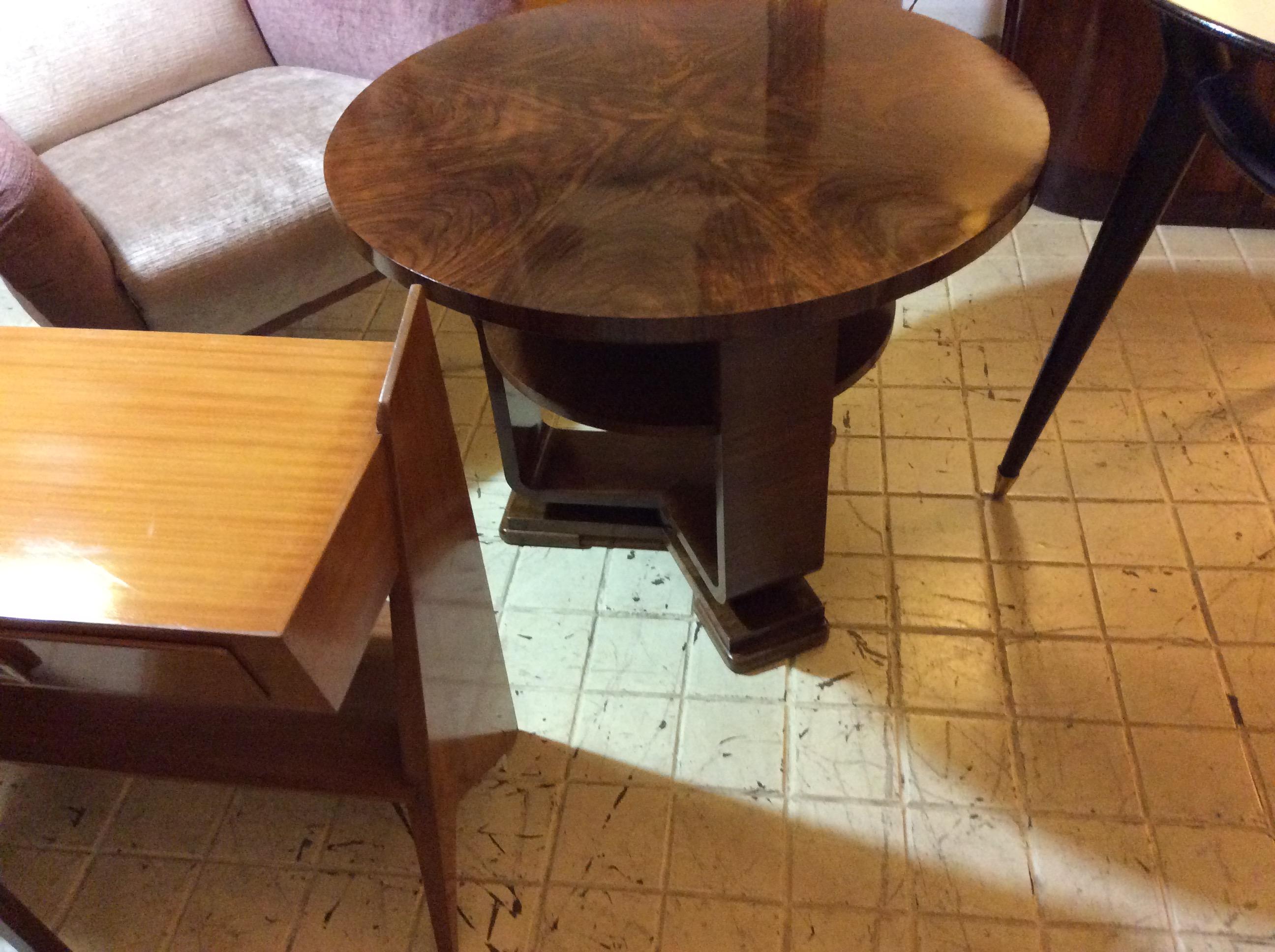 Art Deco Italian Walnut Burl Round Double Shelves Side Table, 1930 3