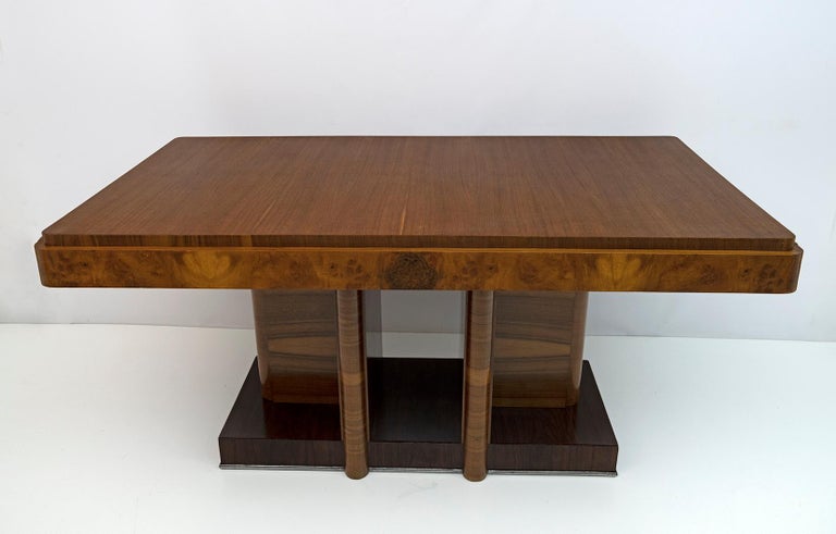 Dining table with two Art Deco extensions in walnut and briar,
Restored and polished with shellac, Italian production from the 1920s.
The table has two extensions and reaches, when open, the measure of 250 cm.