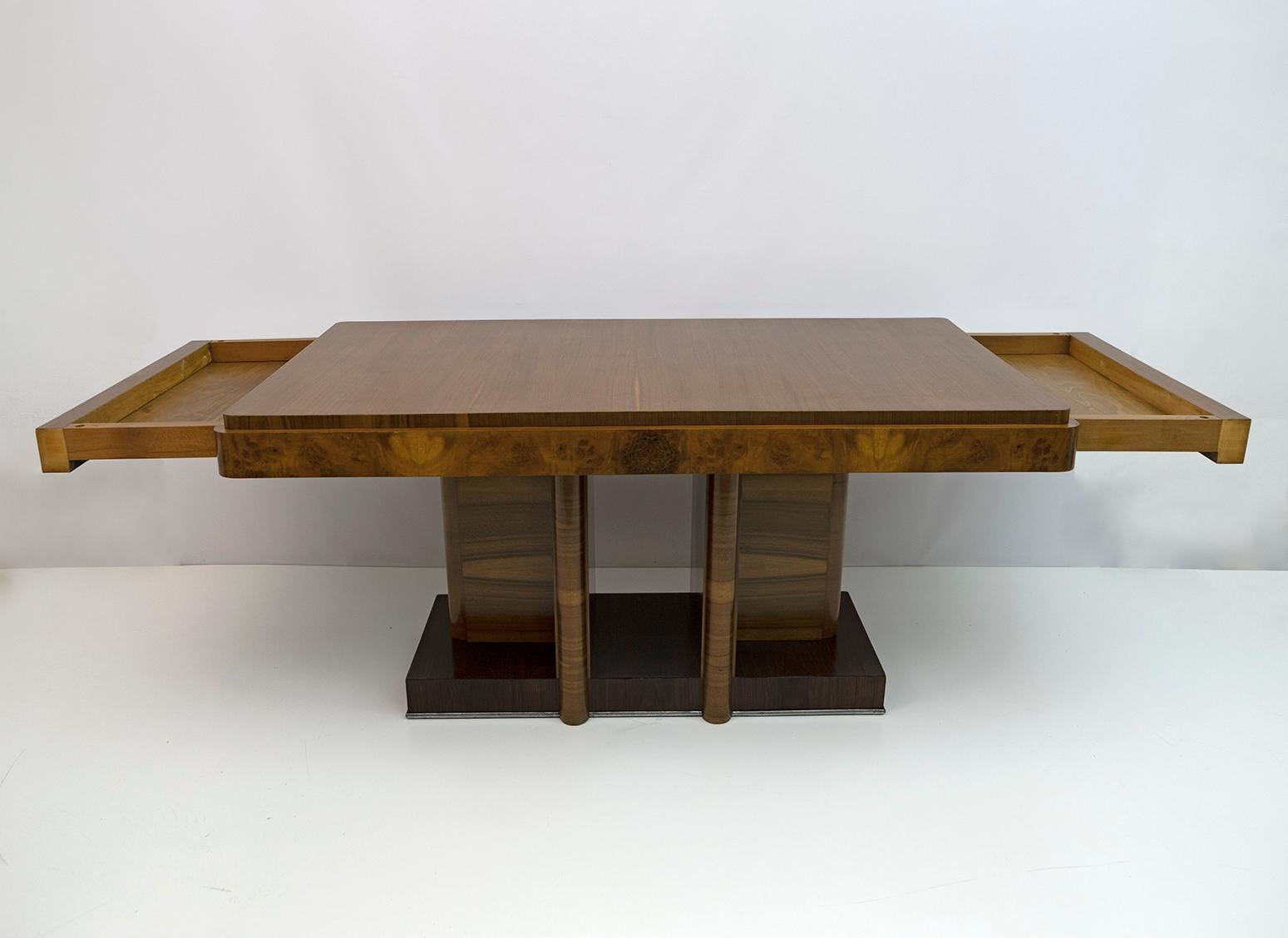 Début du 20ème siècle Table de salle à manger italienne Art Déco en noyer, 1925 en vente