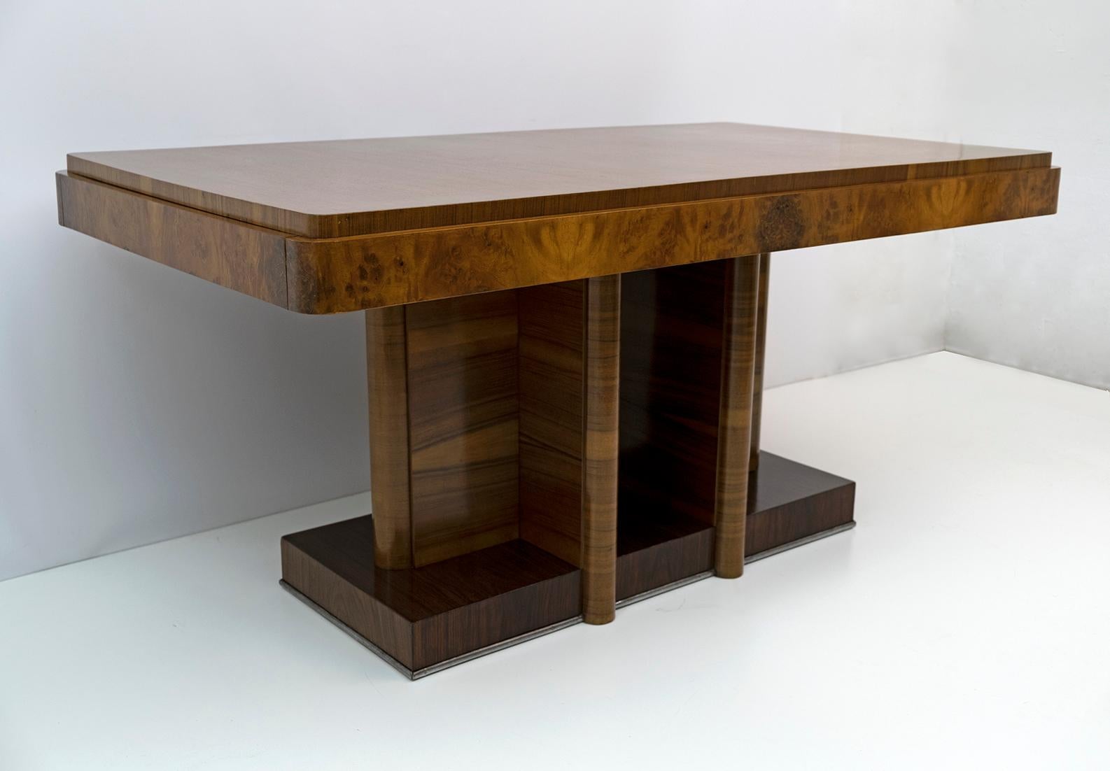 Table de salle à manger italienne Art Déco en noyer, 1925 en vente 2