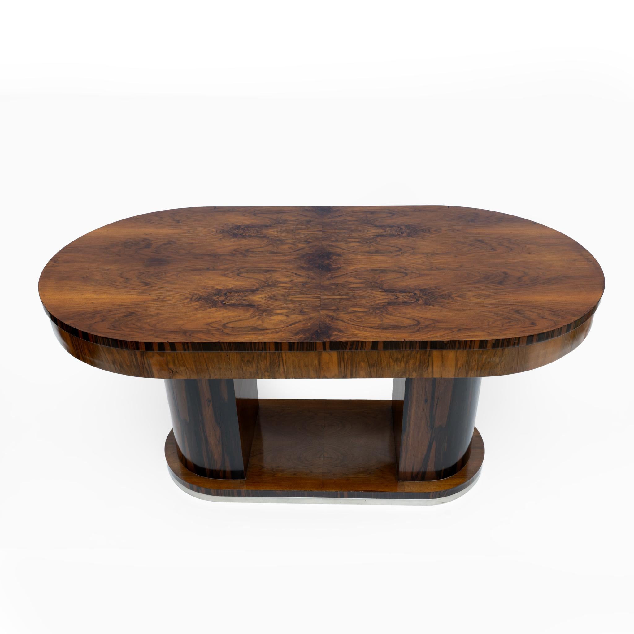 Italienischer Esstisch aus Nussbaum im Art déco-Stil, 1940 im Zustand „Gut“ im Angebot in Puglia, Puglia
