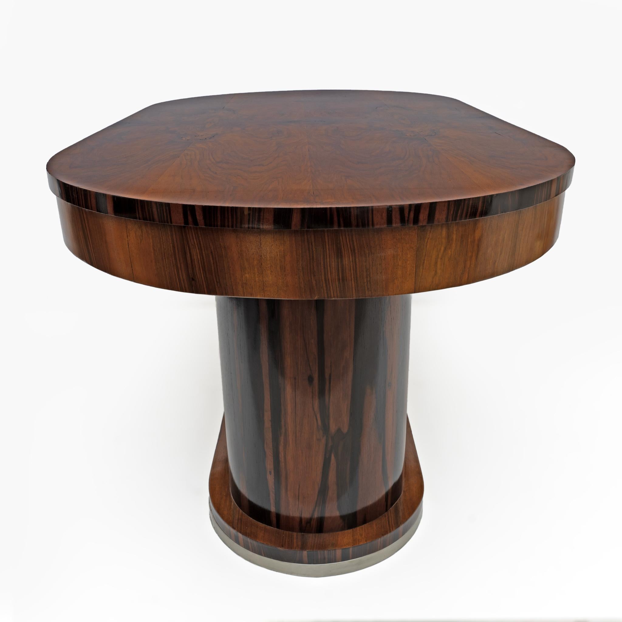 Italienischer Esstisch aus Nussbaum im Art déco-Stil, 1940 (Walnuss) im Angebot