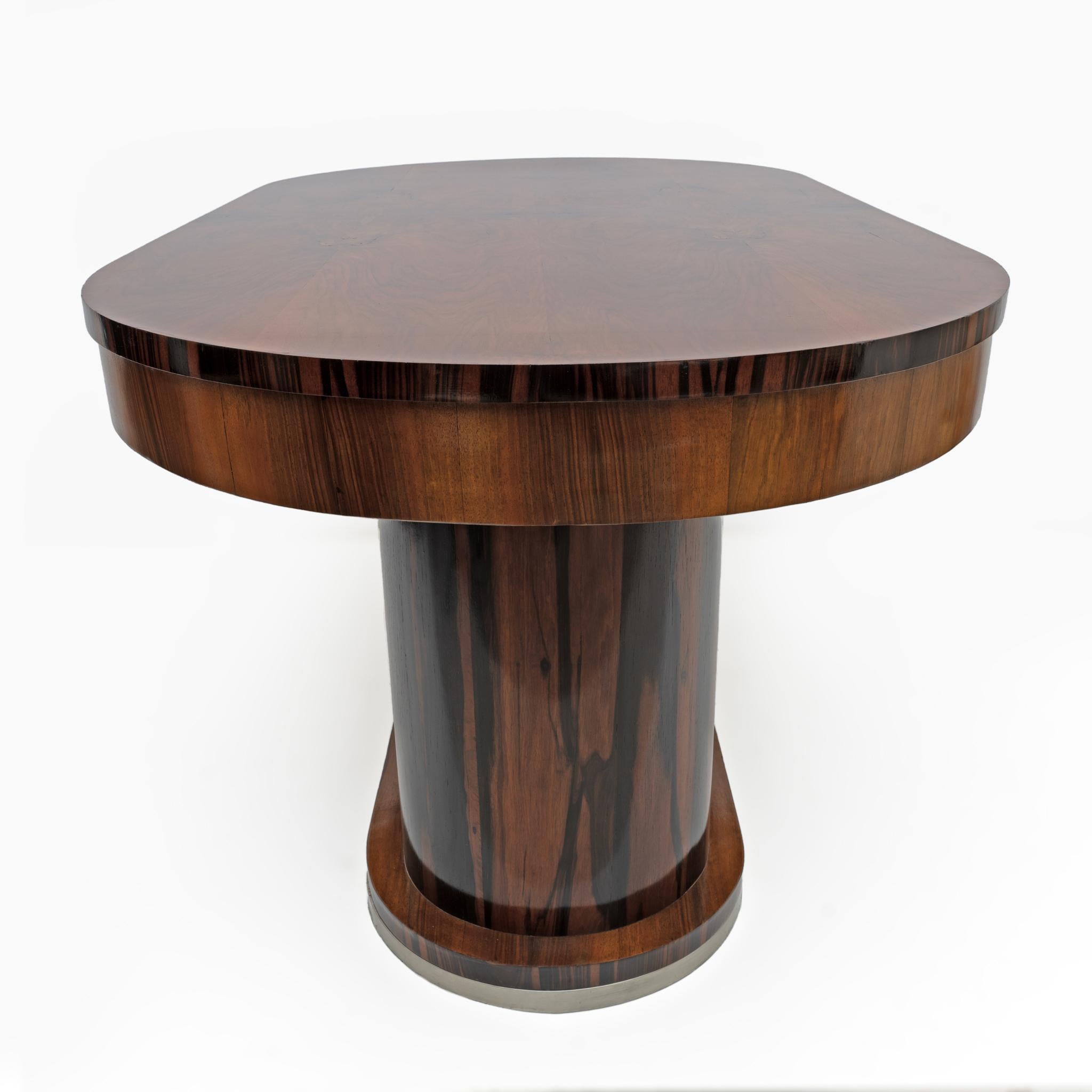 Italienischer Esstisch aus Nussbaum im Art déco-Stil, 1940 im Angebot 2