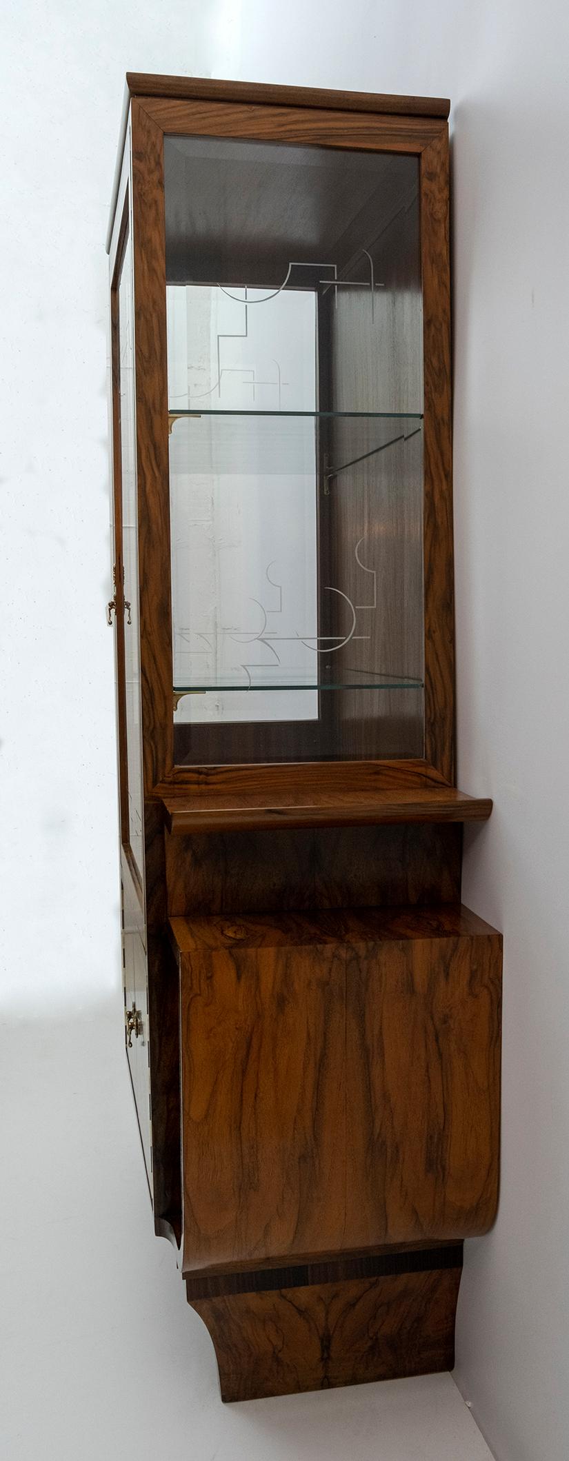 Art Dèco Italian Walnut Vitrines or Bar Display Cabinet, 1925 For Sale 3