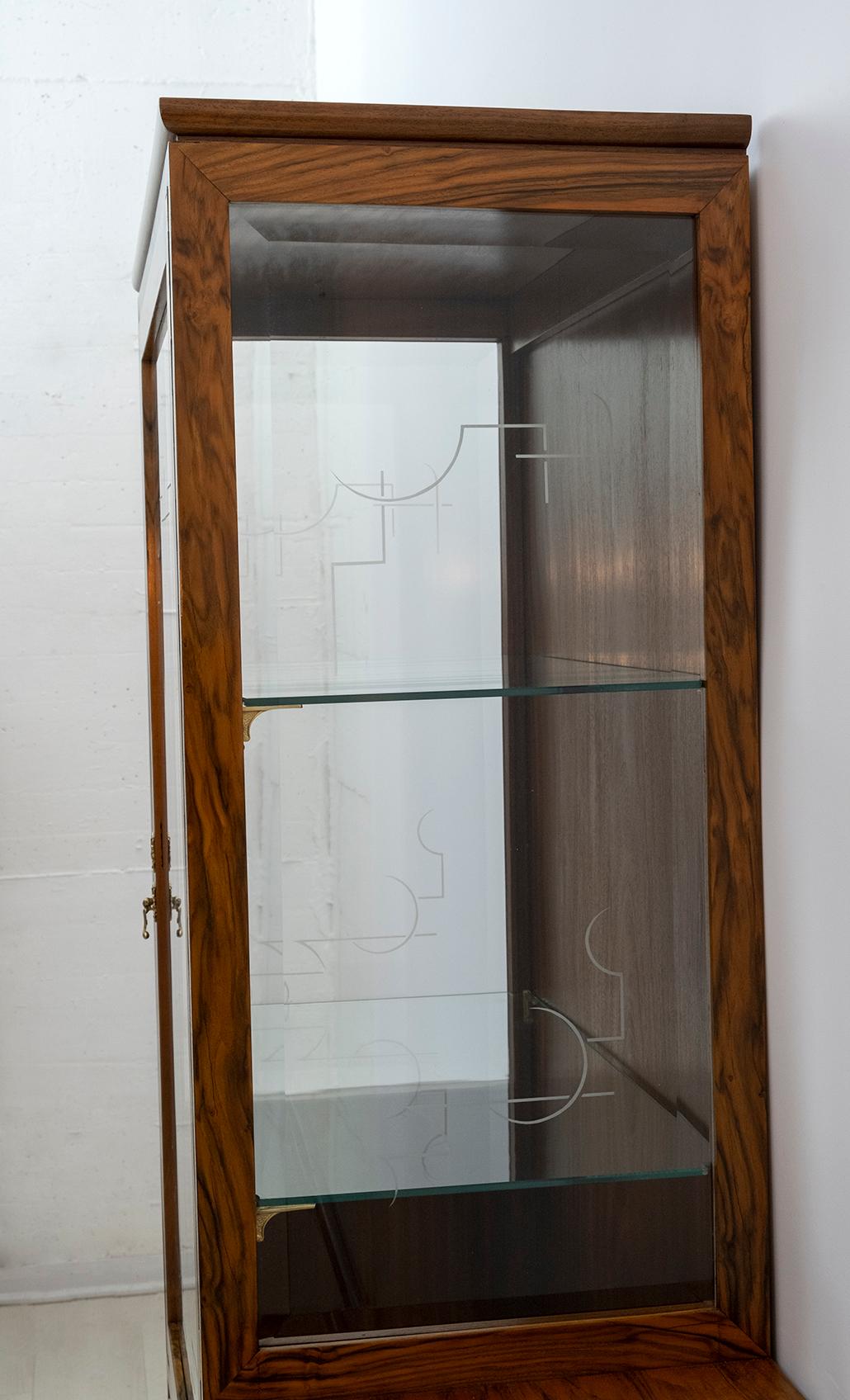 Art Dèco Italian Walnut Vitrines or Bar Display Cabinet, 1925 For Sale 4