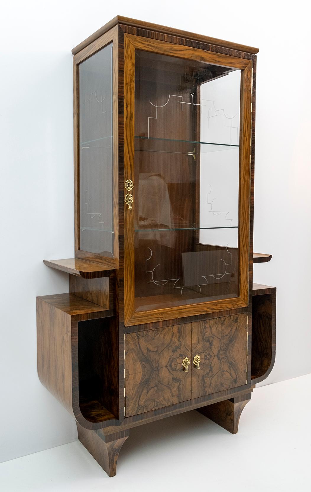 Art Dèco Italian Walnut Vitrines or Bar Display Cabinet, 1925 For Sale 7